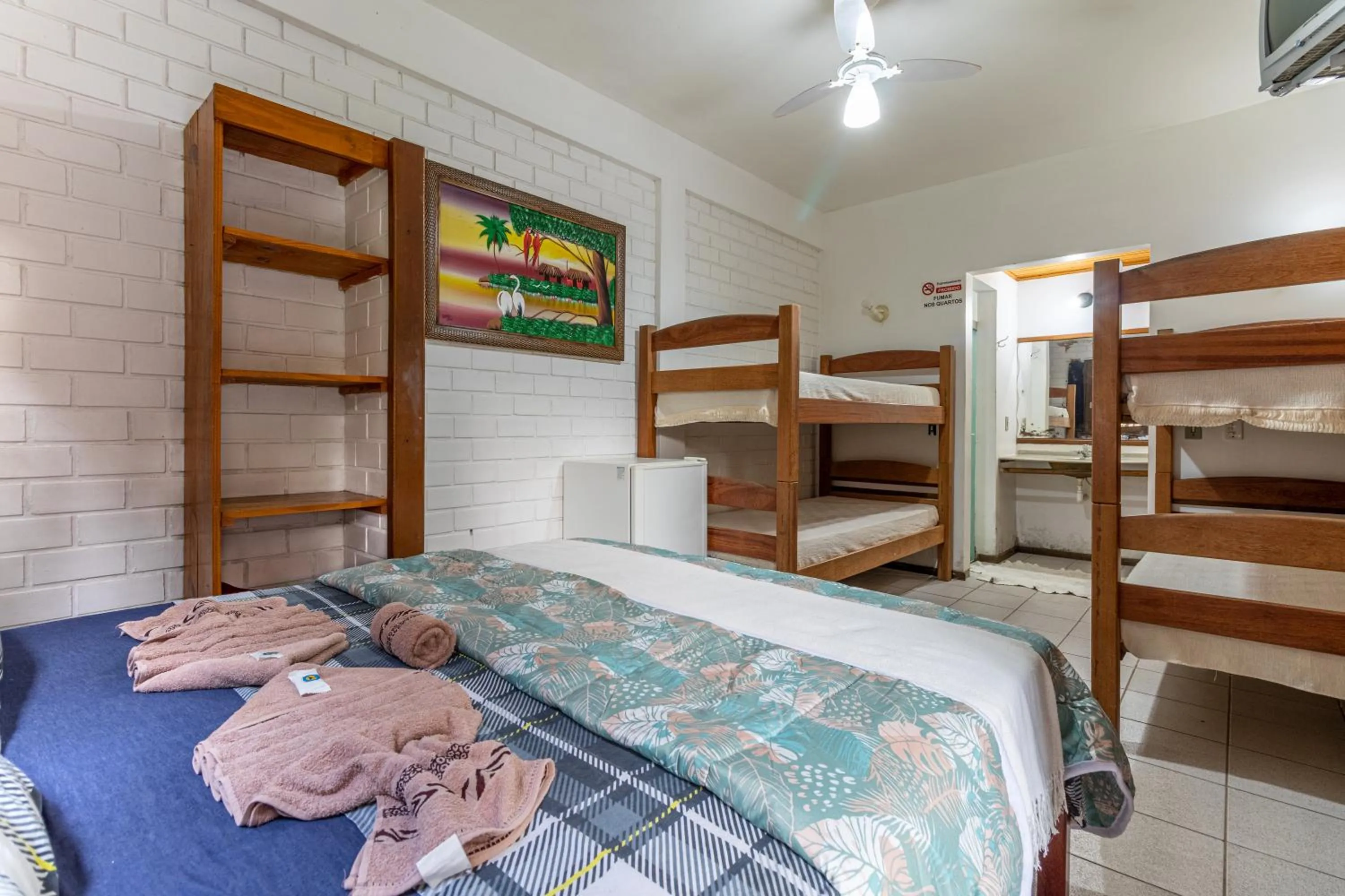 Bathroom, Bed in Pousada Baleia Franca