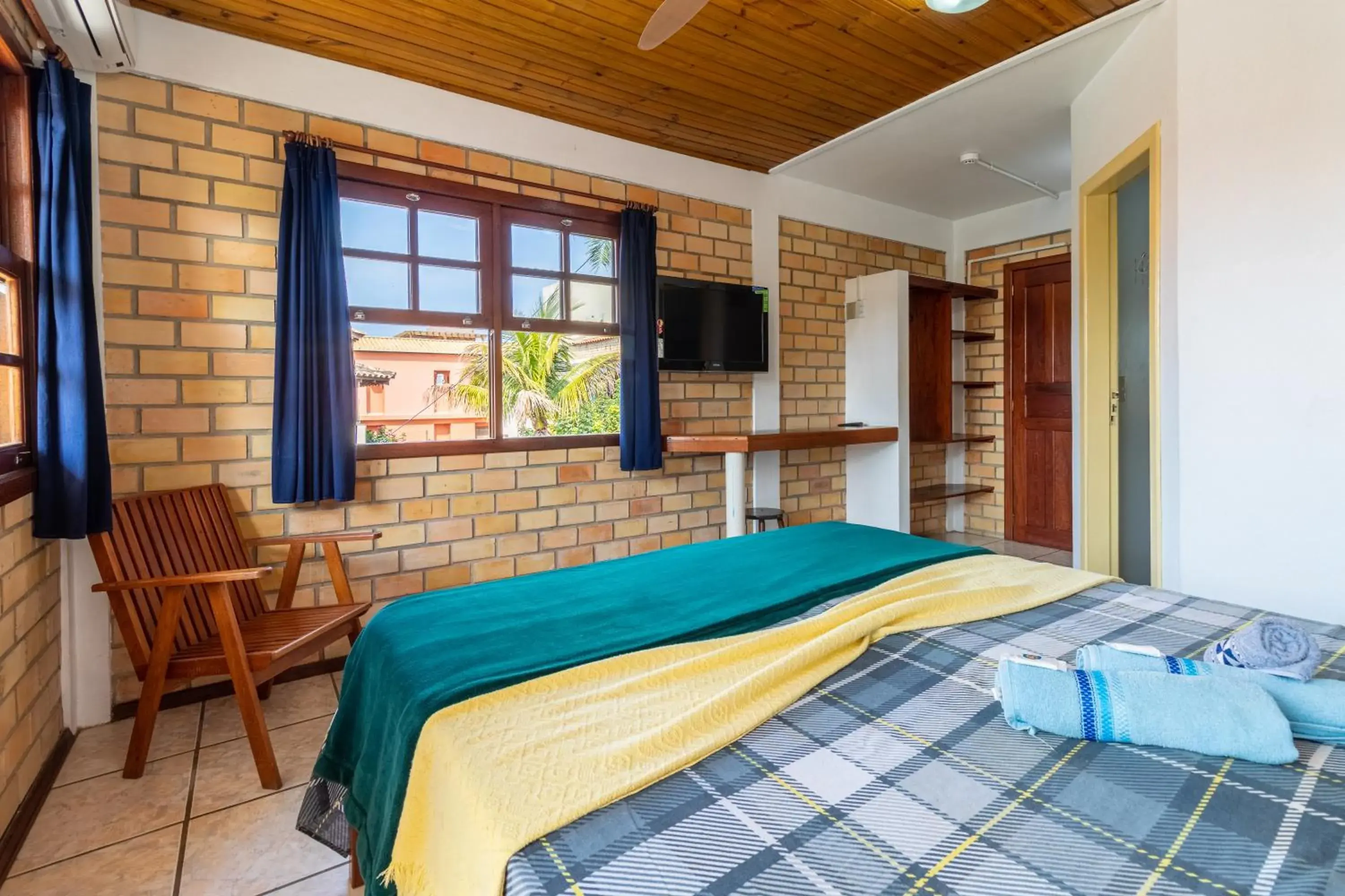 Triple Room with Balcony in Pousada Baleia Franca Triple Room with Balcony in Pousada Baleia Franca