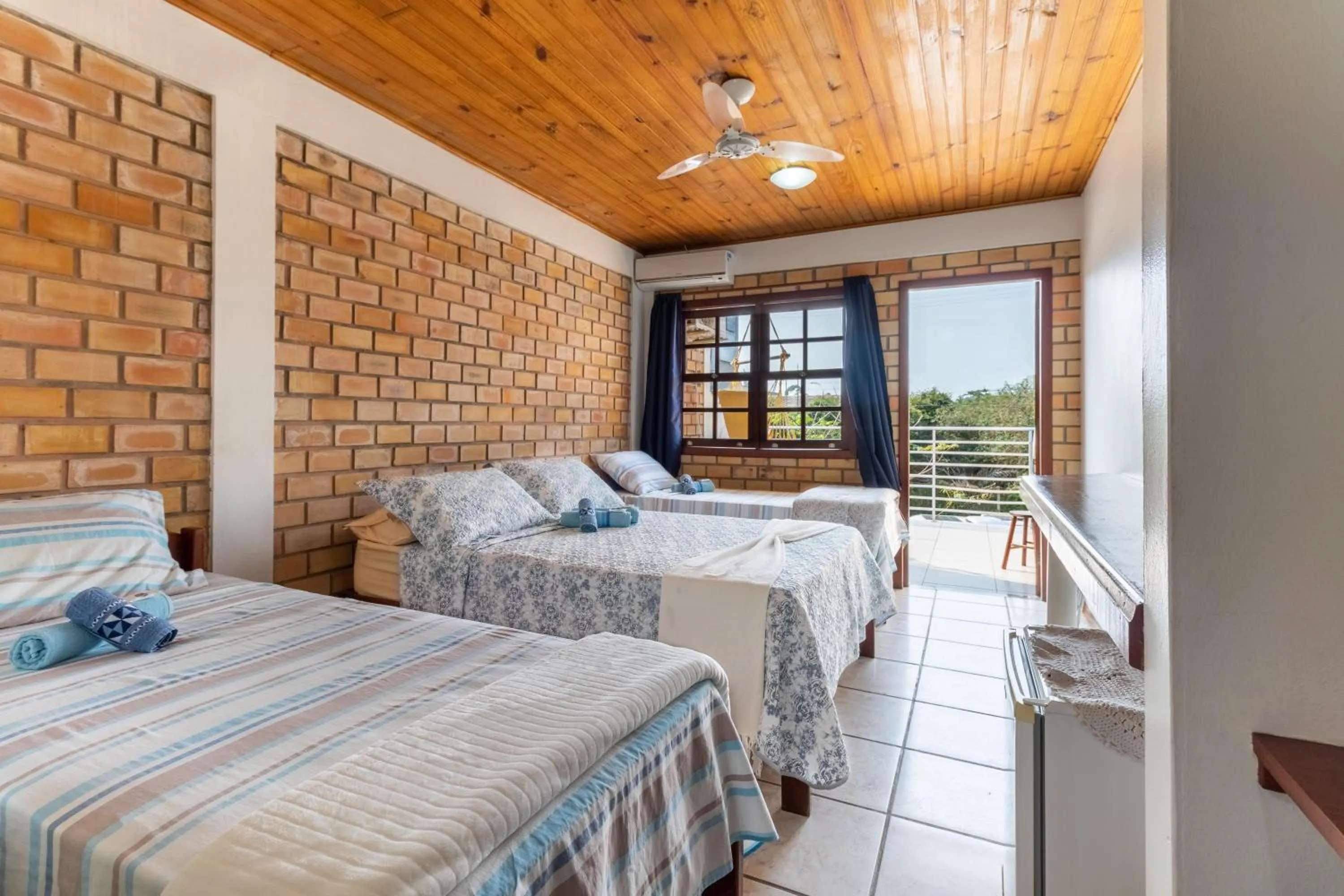Bathroom, Bed in Pousada Baleia Franca