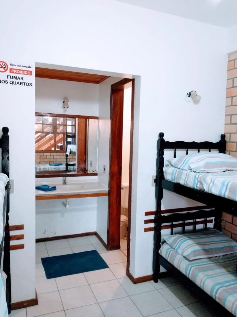 Bathroom, Bed in Pousada Baleia Franca