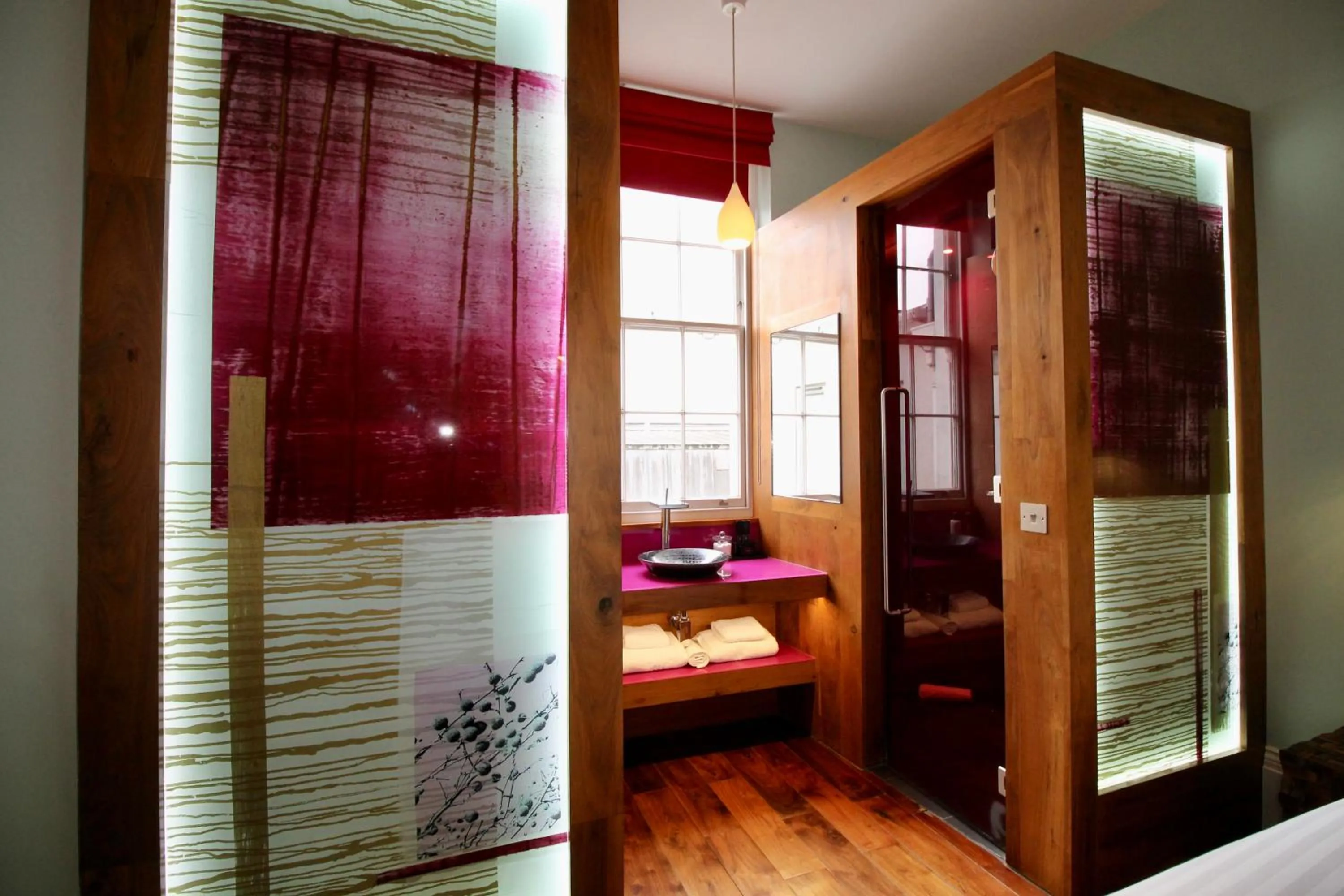 Bathroom, Bed in The Gyle - London St Pancras