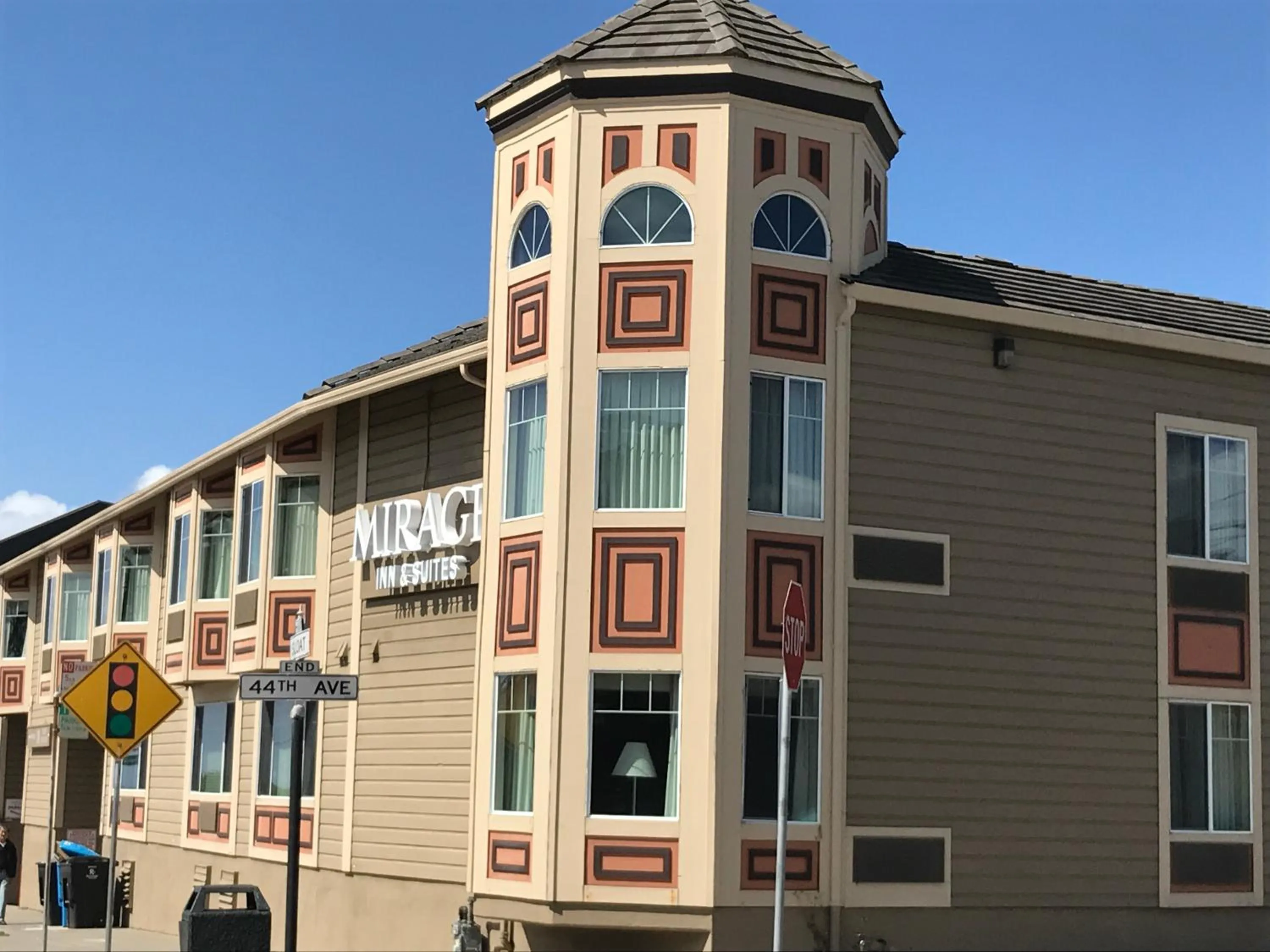 Property building in Mirage Inn & Suites