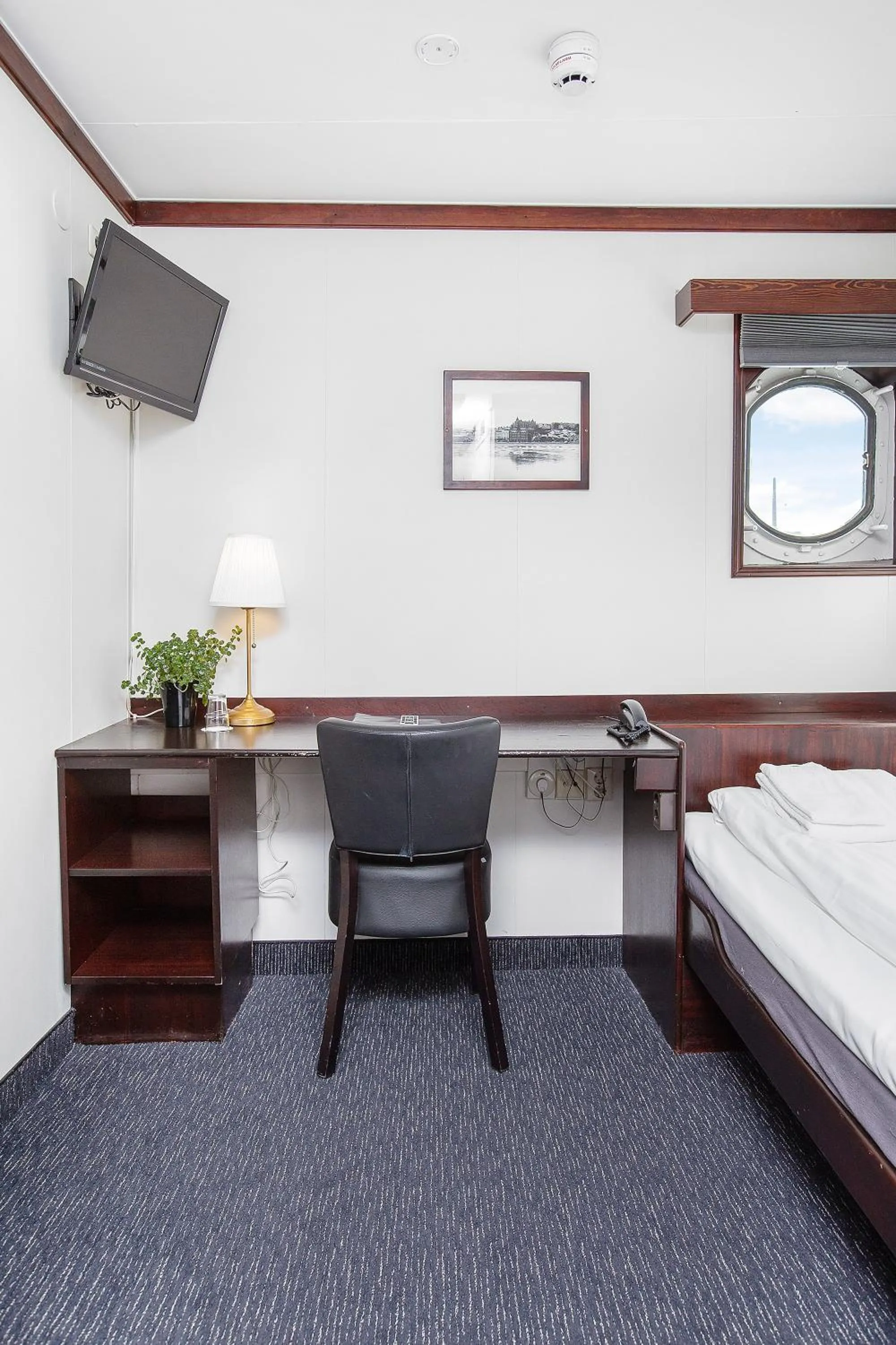 Bed in Mälardrottningen Yacht Hotel