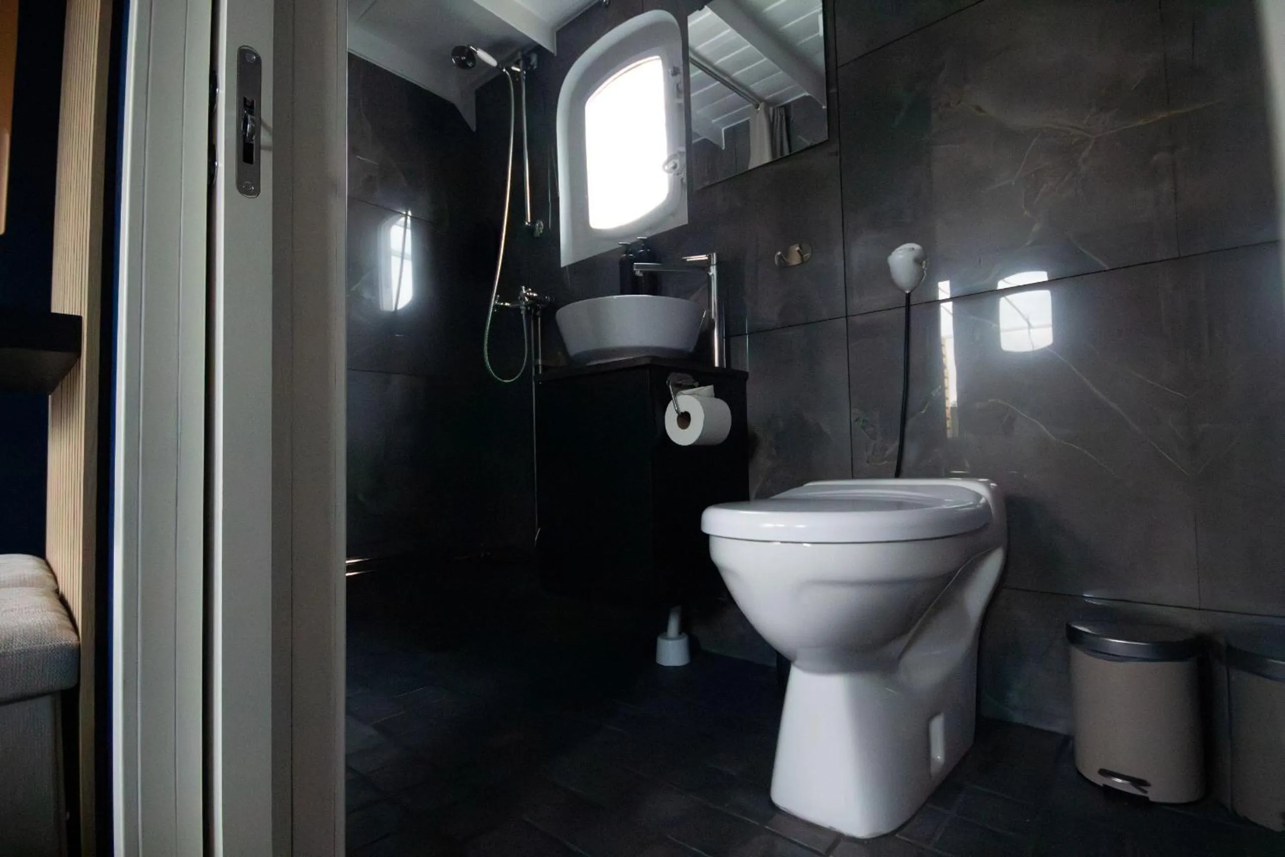 Shower in Mälardrottningen Yacht Hotel