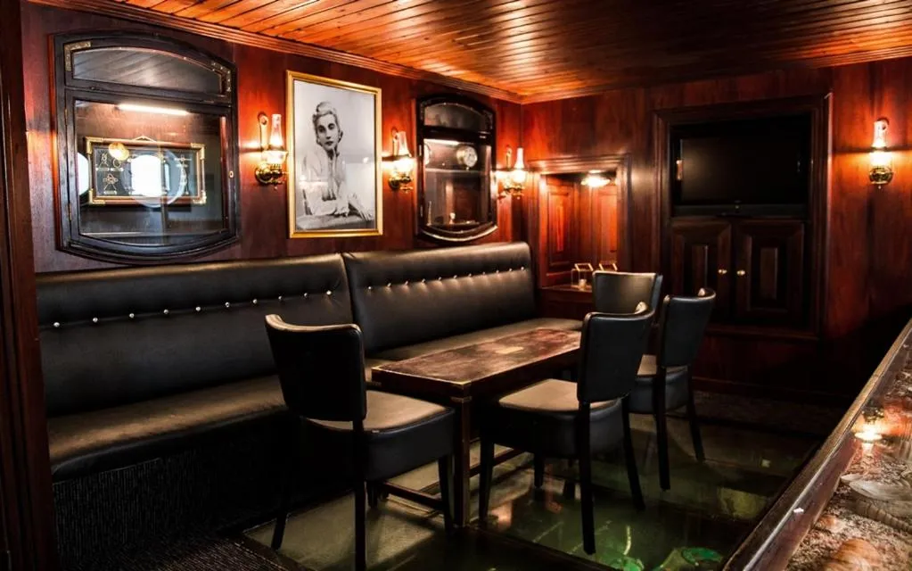 Communal lounge/ TV room in Mälardrottningen Yacht Hotel