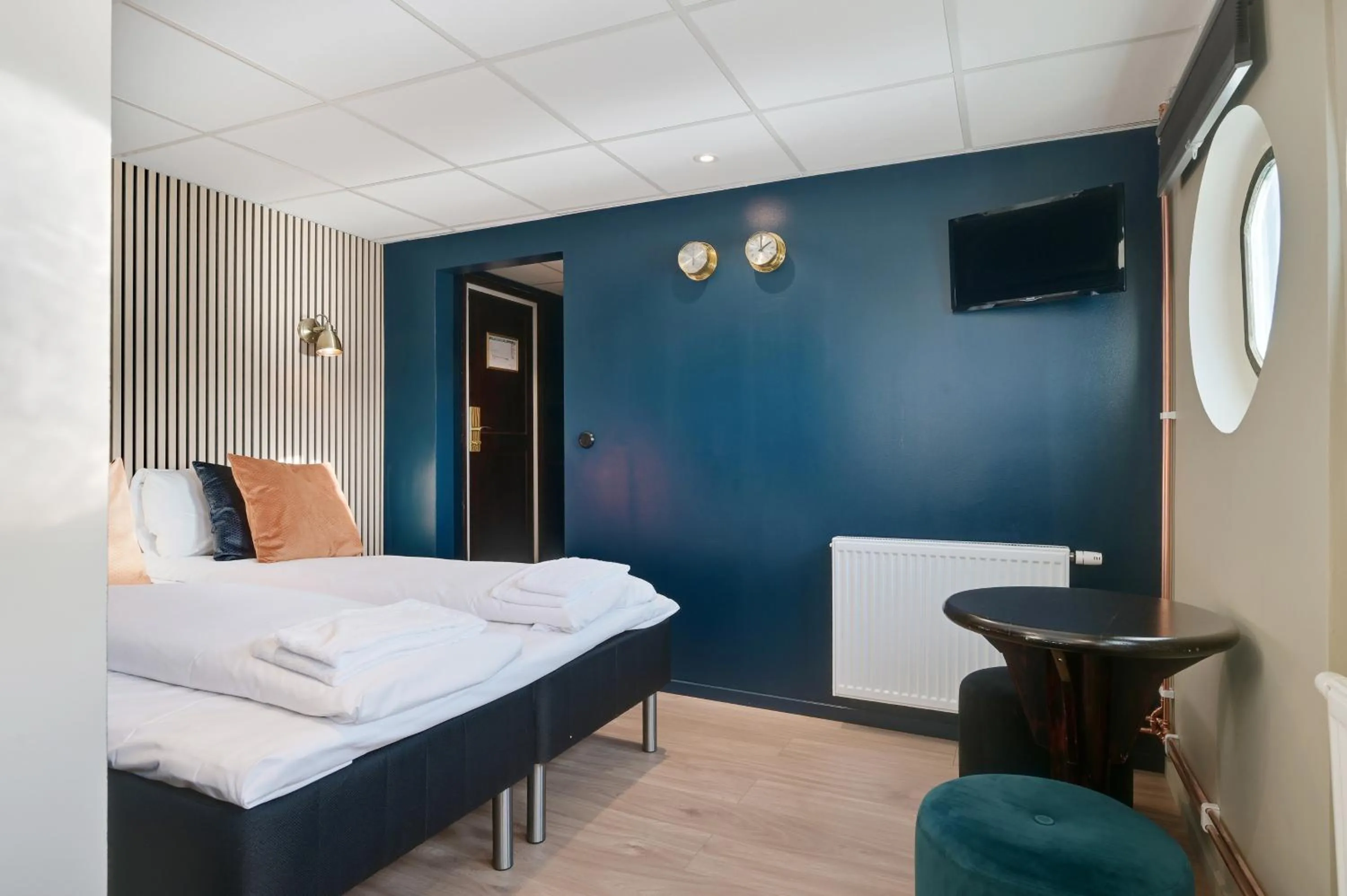 Bedroom, Bed in Mälardrottningen Yacht Hotel