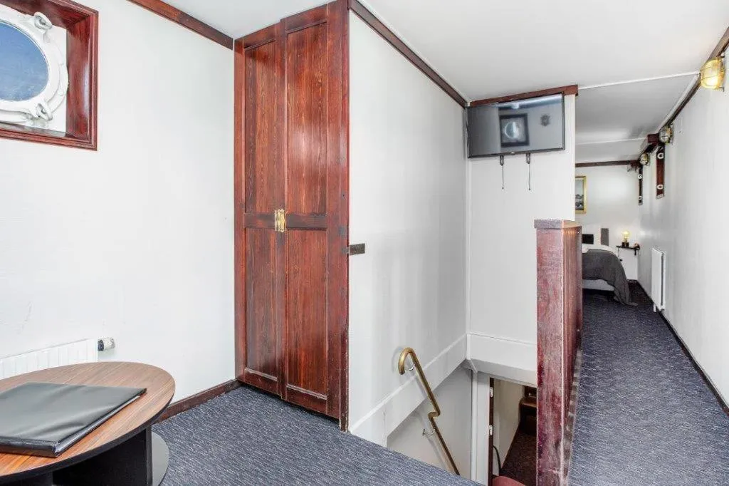 Photo of the whole room in Mälardrottningen Yacht Hotel