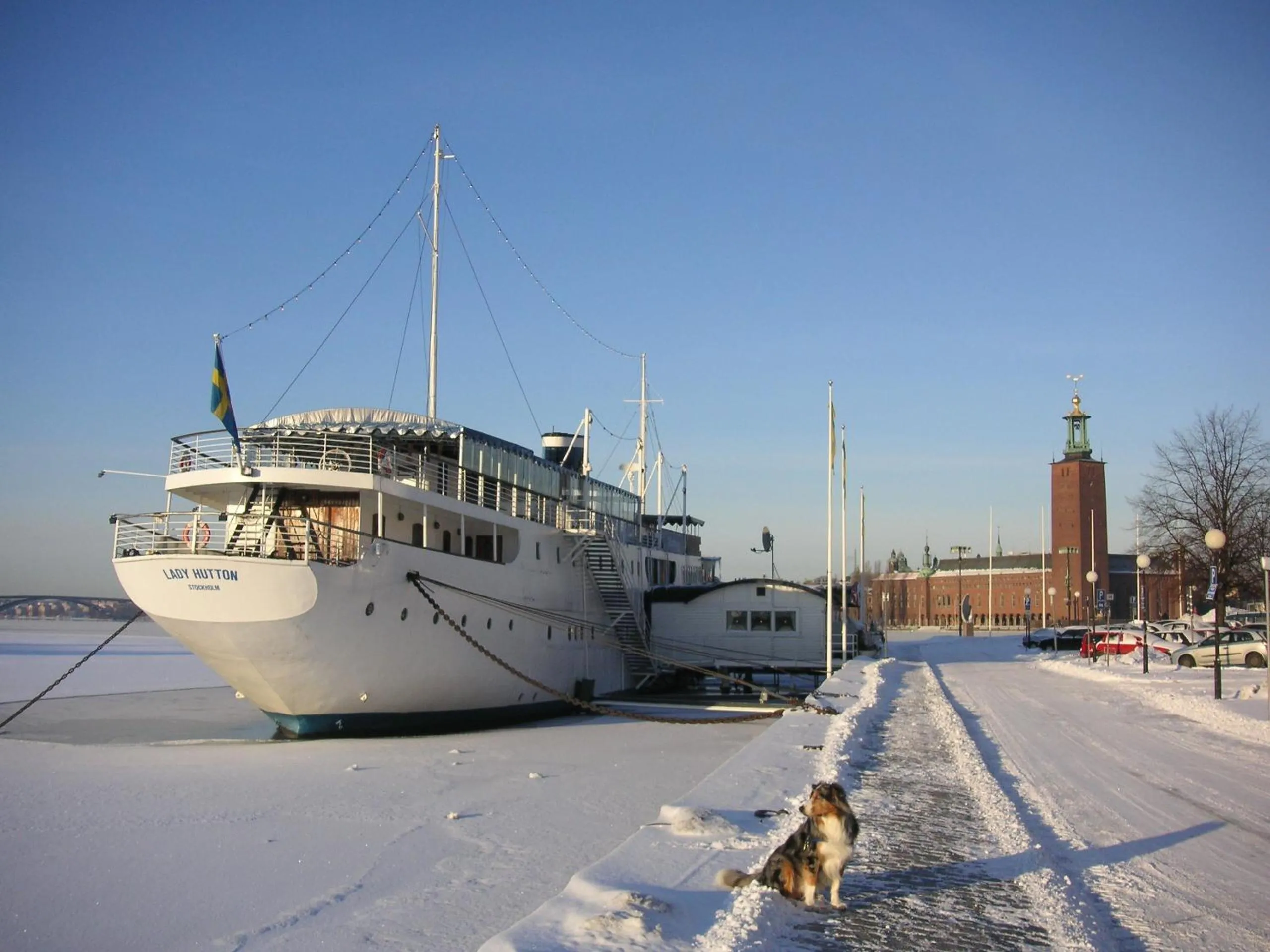 Facade/entrance in Mälardrottningen Yacht Hotel
