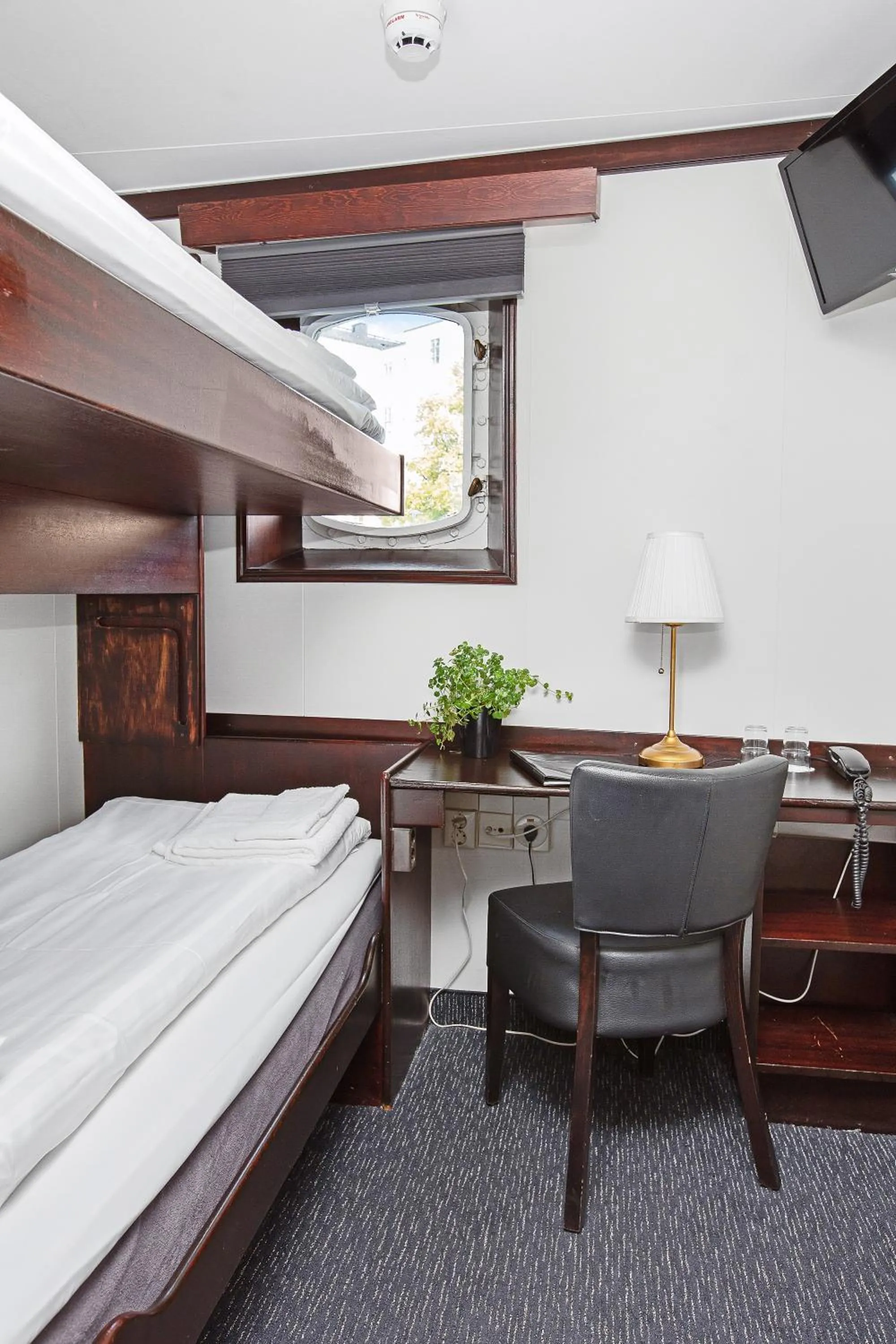 Bed in Mälardrottningen Yacht Hotel