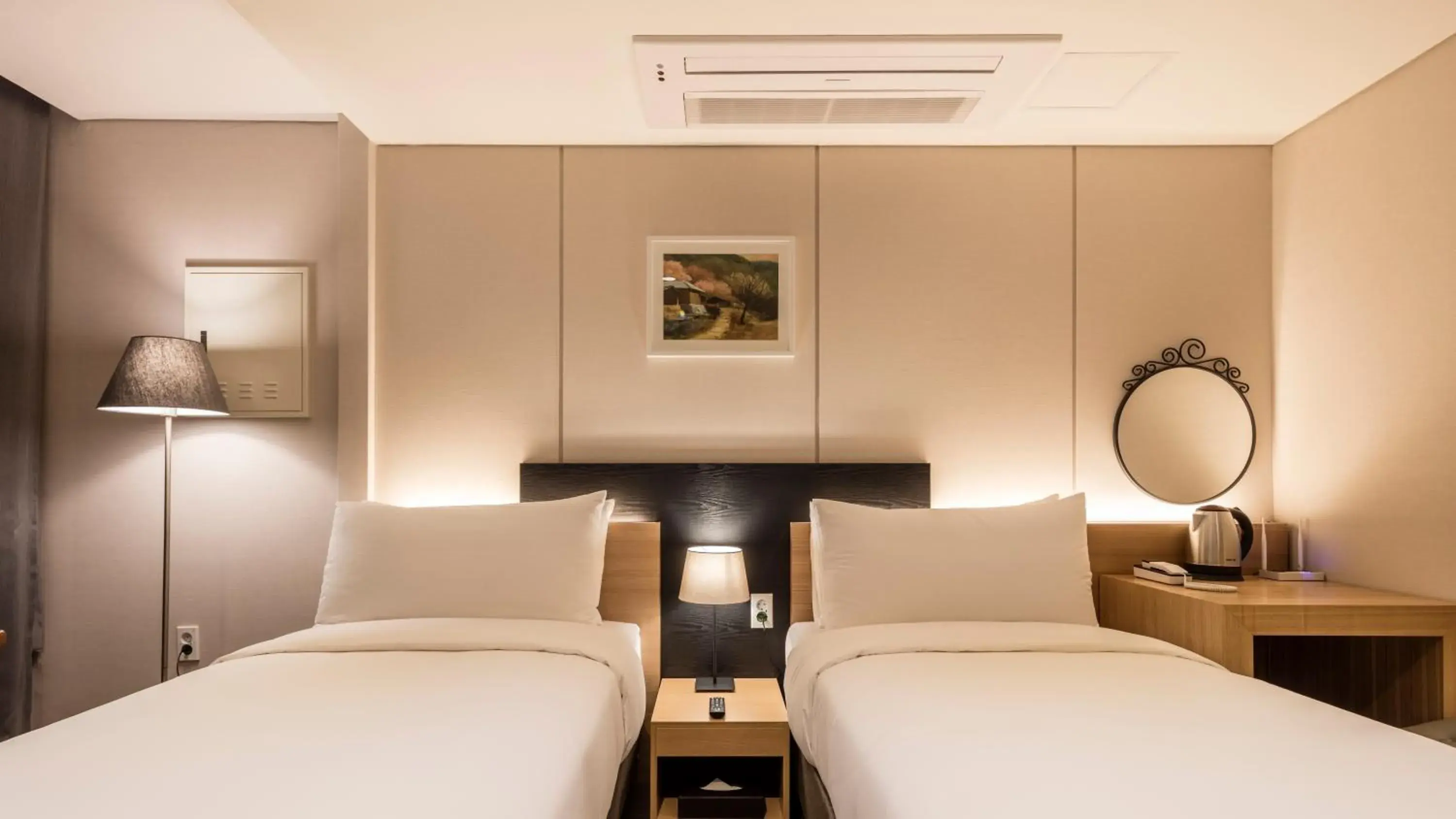 Deluxe Twin Room in The First Stay Hotel Deluxe Twin Room in The First Stay Hotel