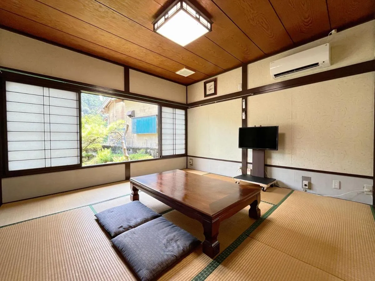 TV and multimedia, Bed in Minshuku Ryokan Kawai