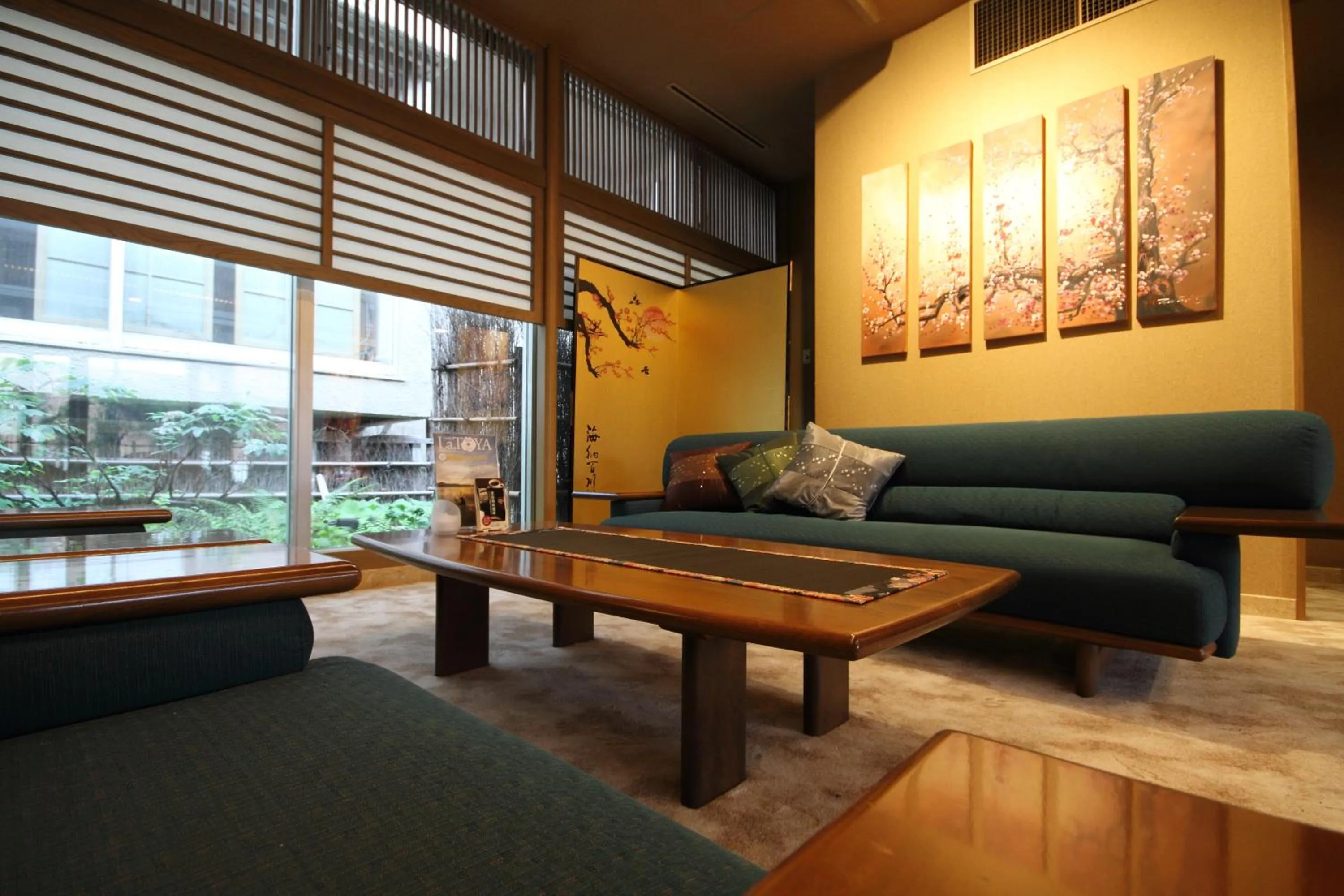 Communal lounge/ TV room in Yutorelo Toyako