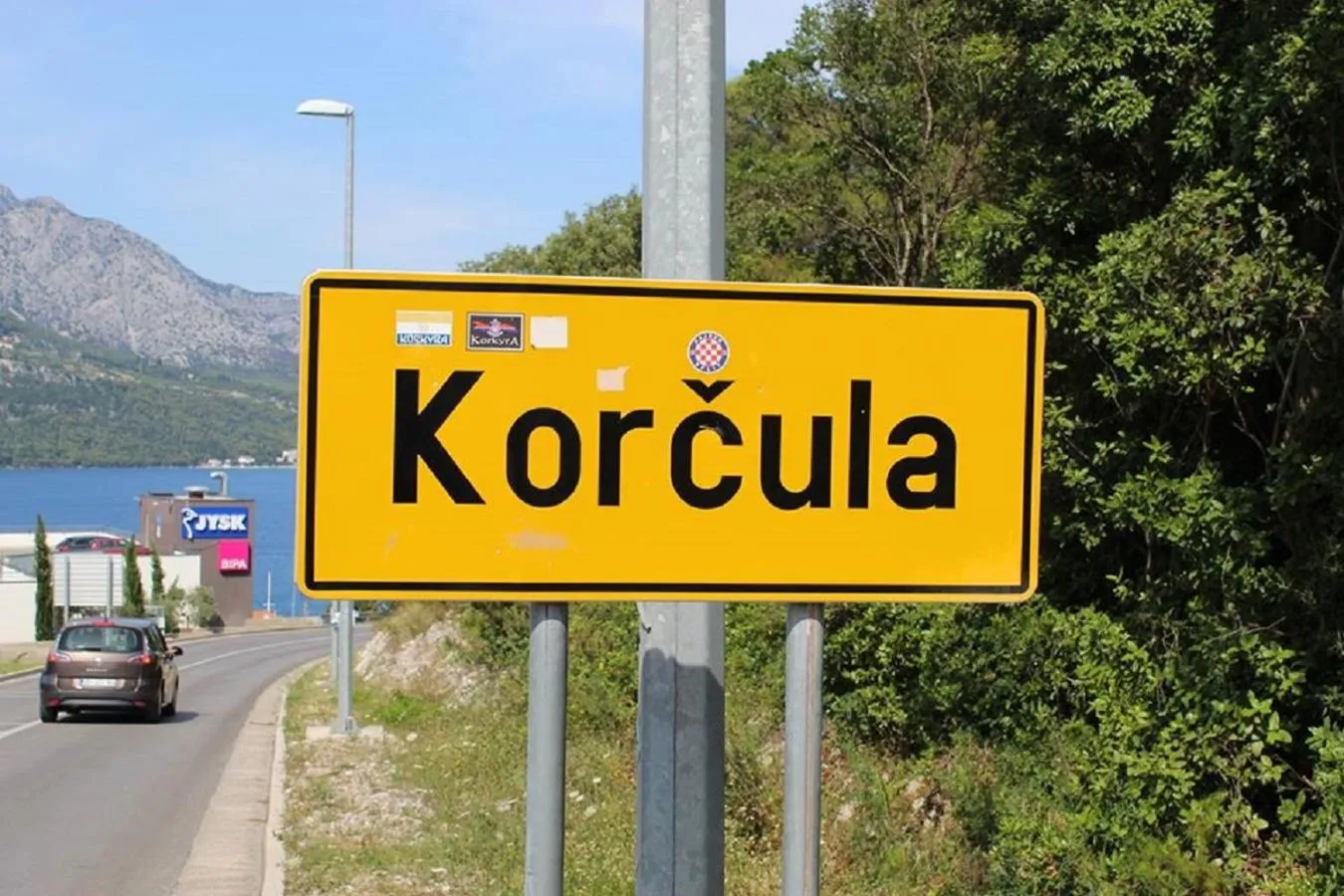 Property logo or sign in Dragan's Den Hostel