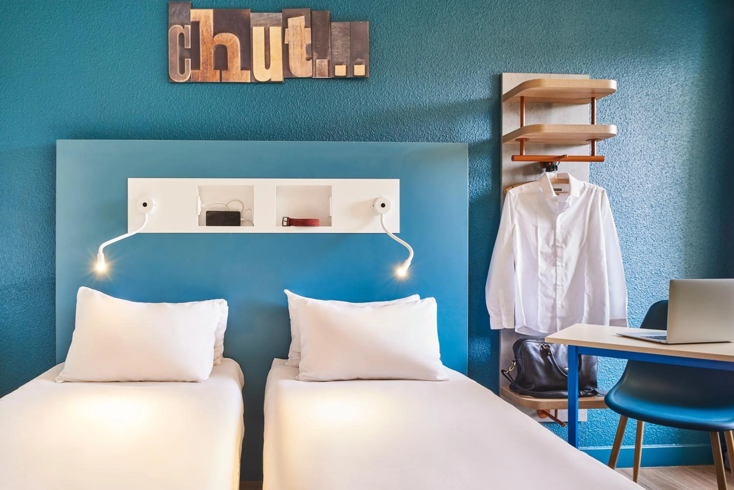 Property building, Bed in ibis budget Saint-Ouen-l'Aumône