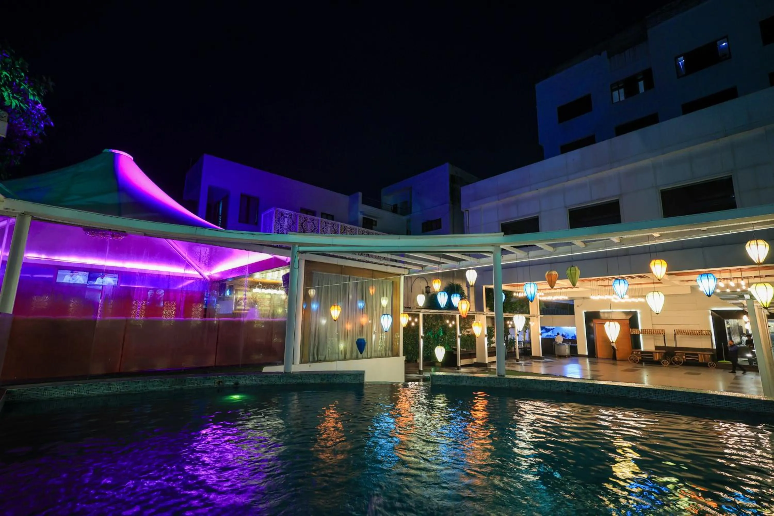 Swimming pool in Hotel Royal Cliff