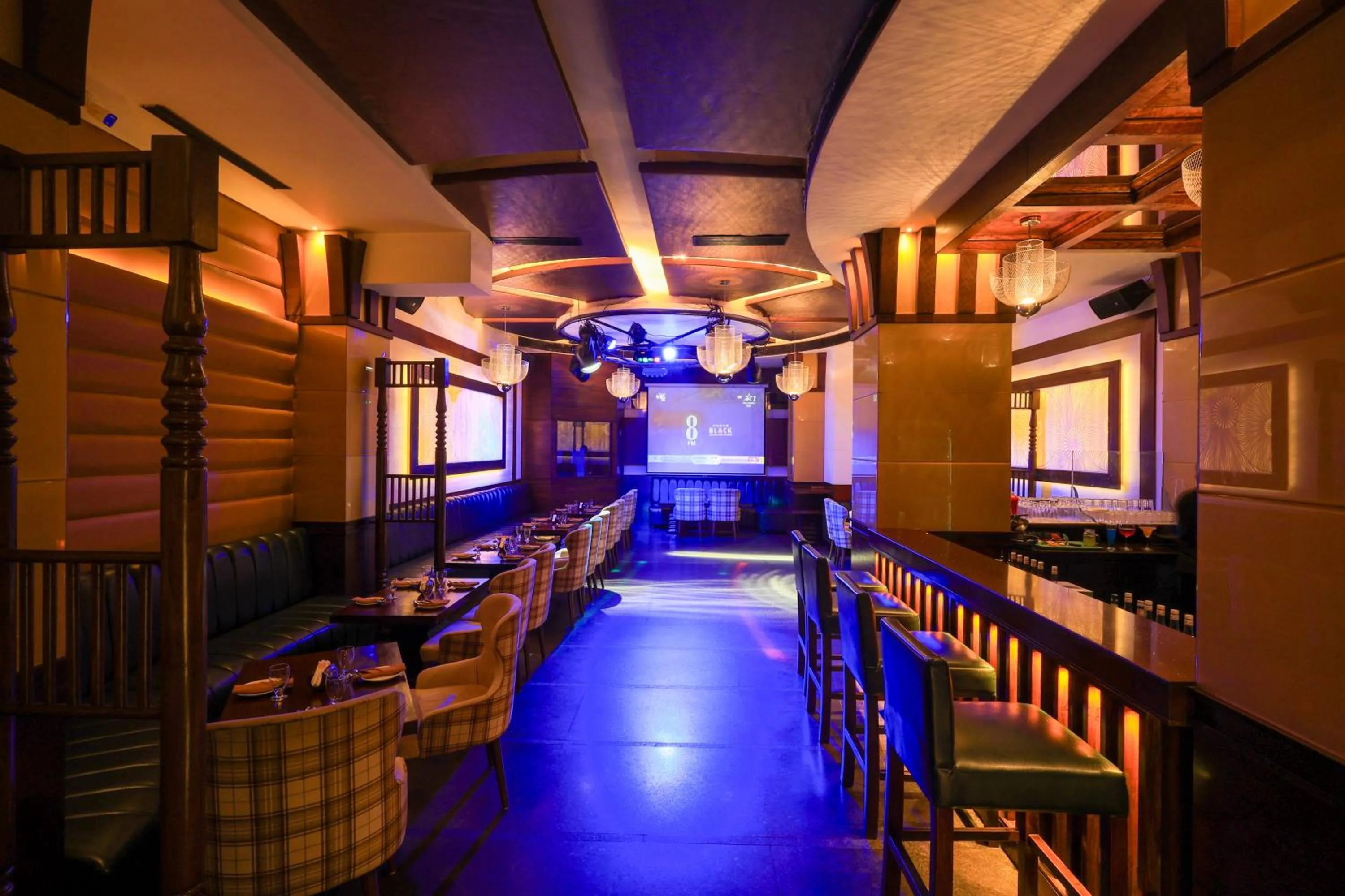 Restaurant/places to eat in Hotel Royal Cliff