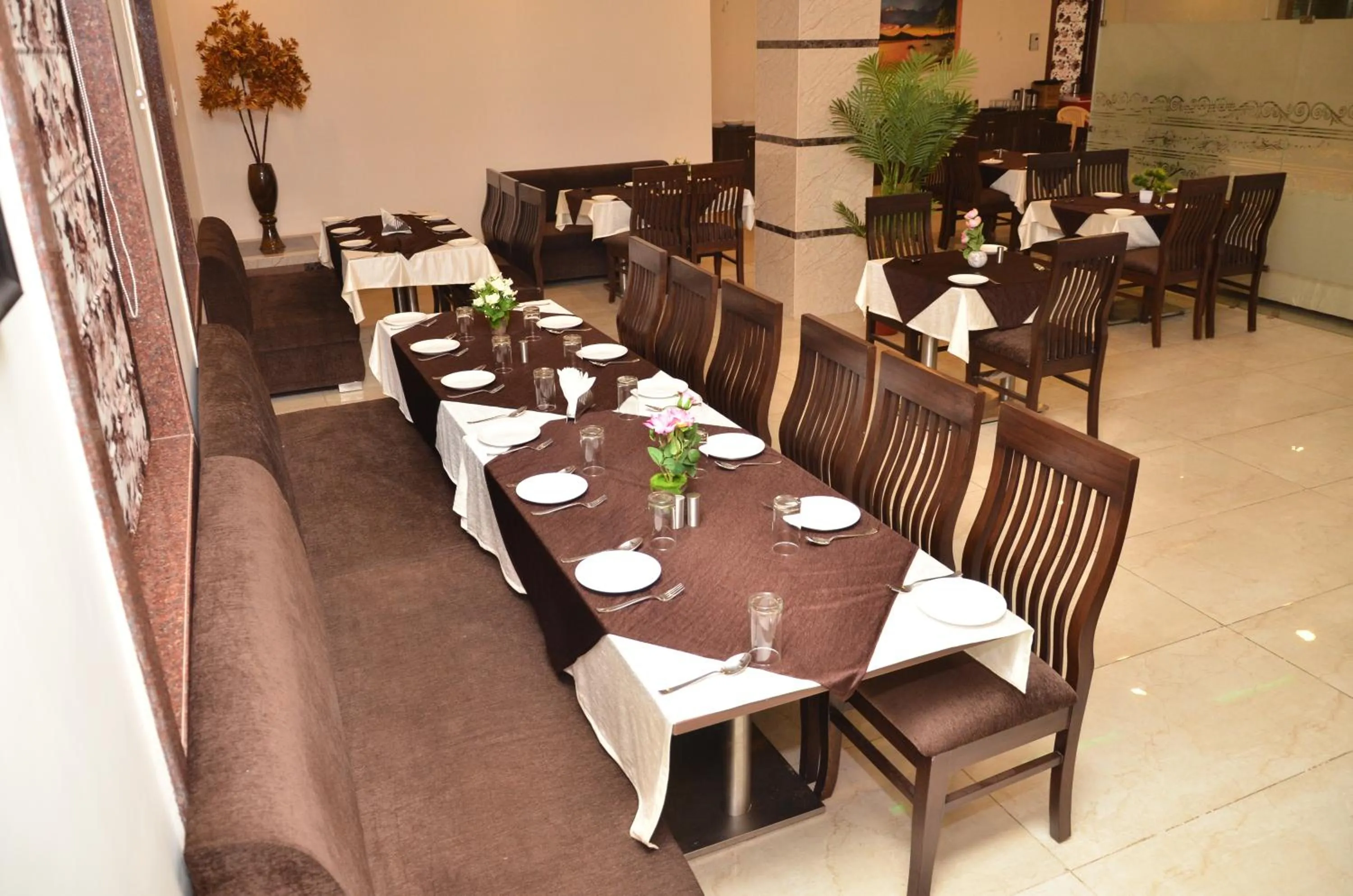 Restaurant/places to eat in Regal Hotel and restaurant