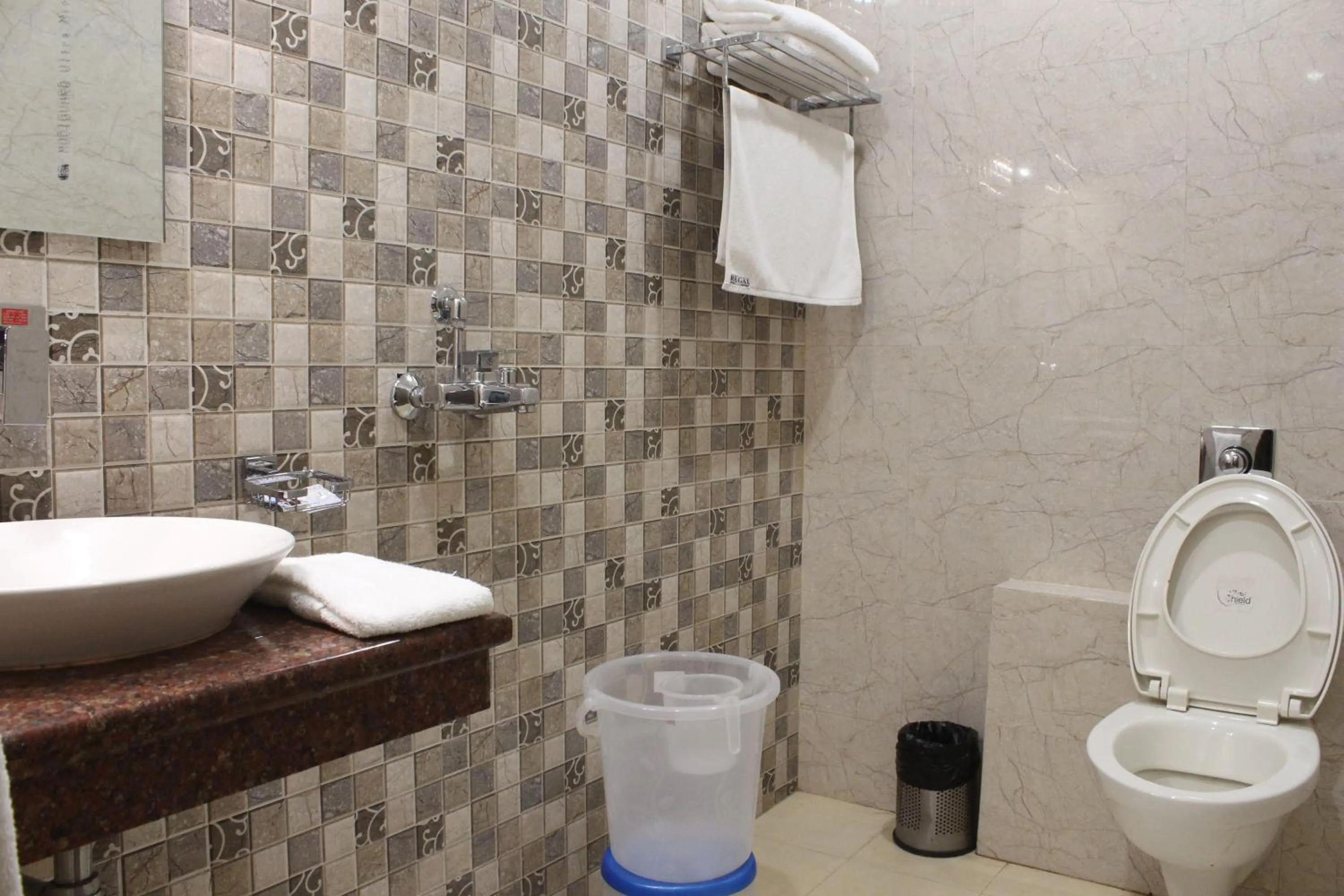 Bathroom in Regal Hotel and restaurant