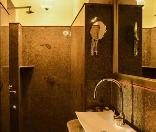 Shower in Fort Villa