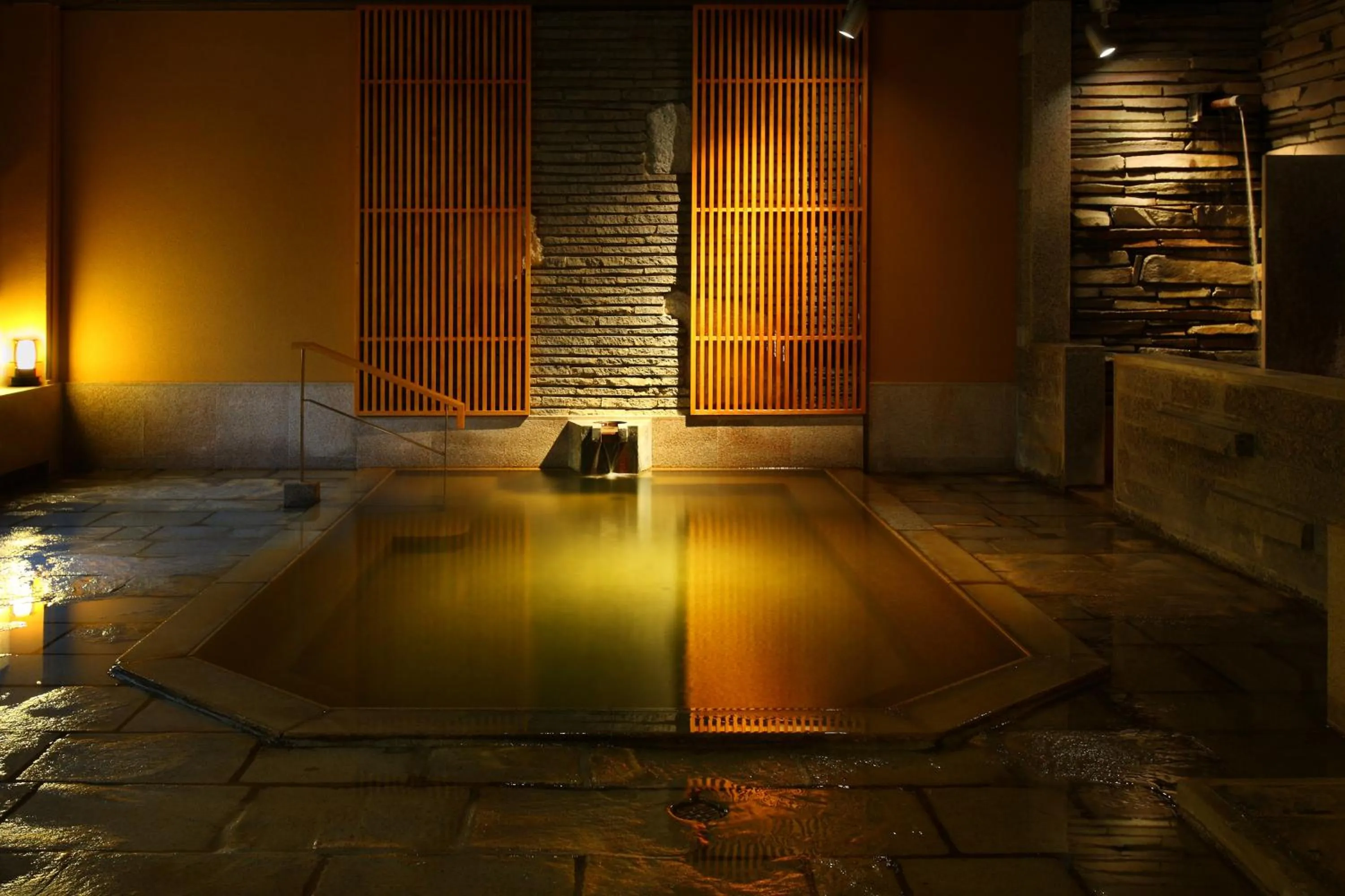 Hot Spring Bath in Shima Tamura