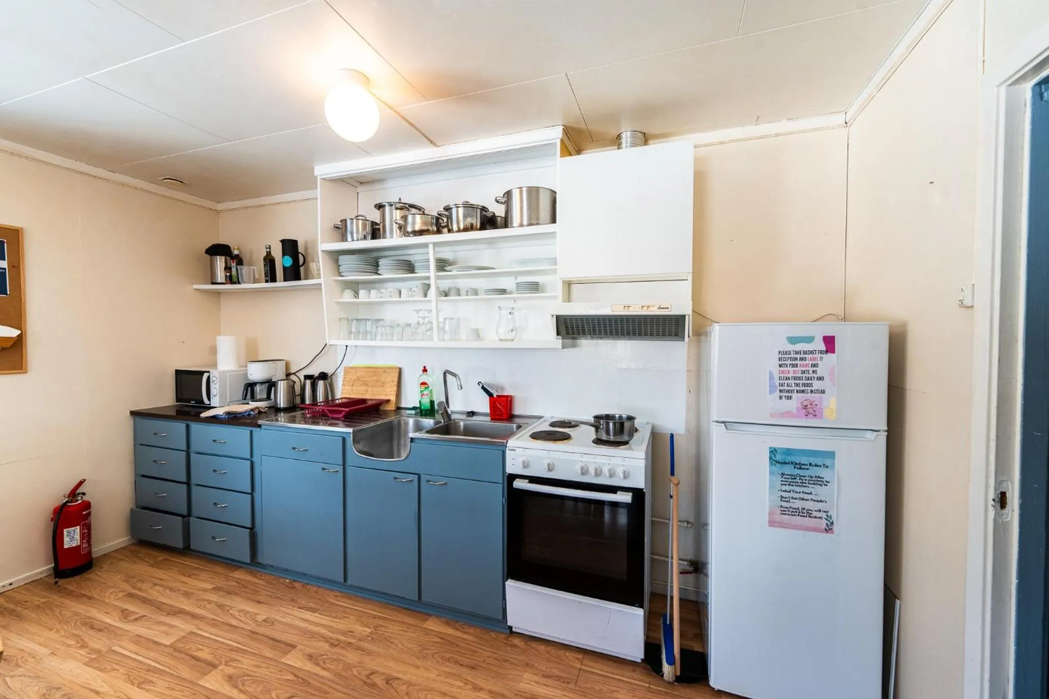 Coffee/tea facilities in Lydersen Rorbuer Budget Hostel & Private Apartments