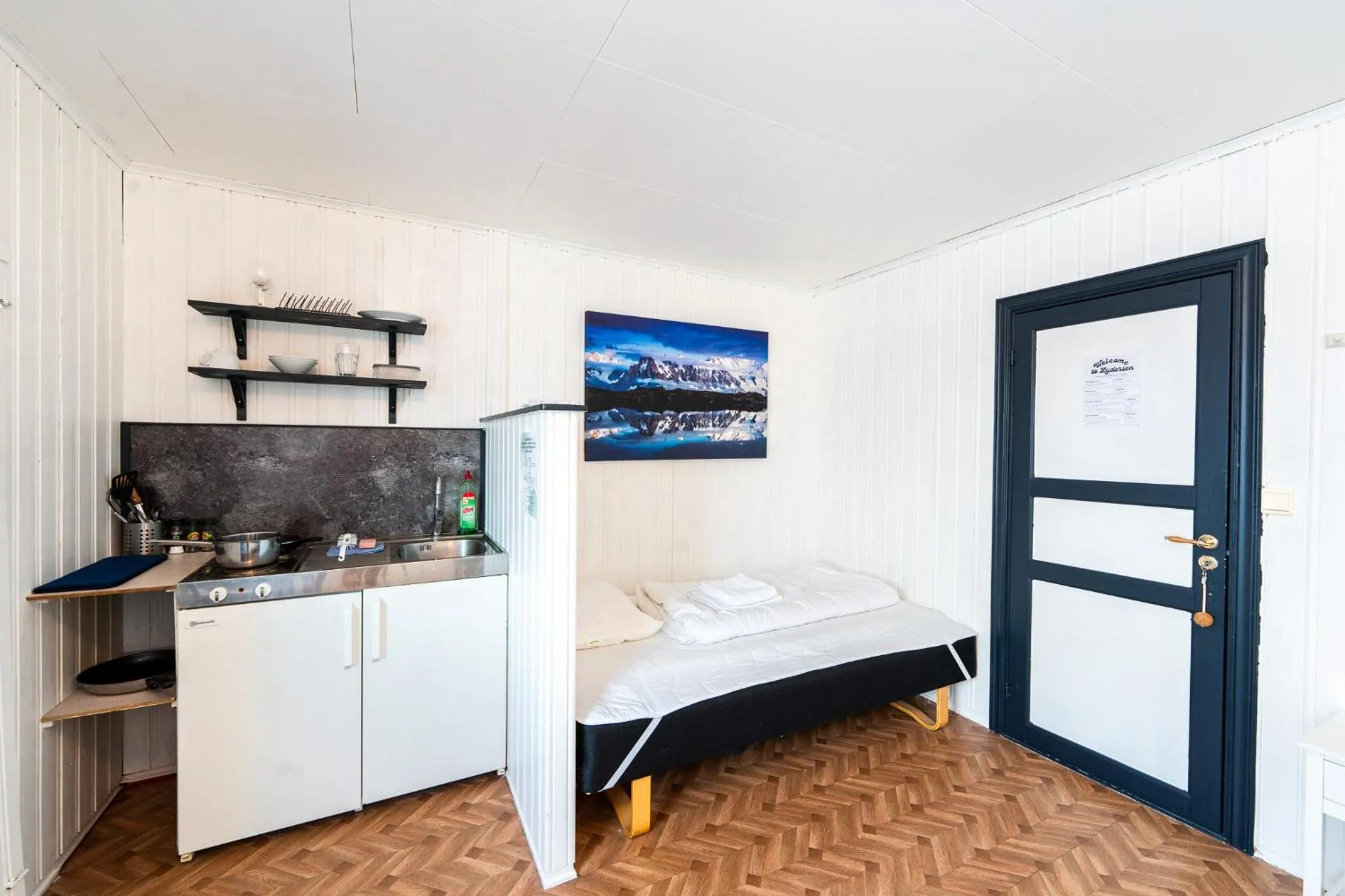 Bed in Lydersen Rorbuer Budget Hostel & Private Apartments