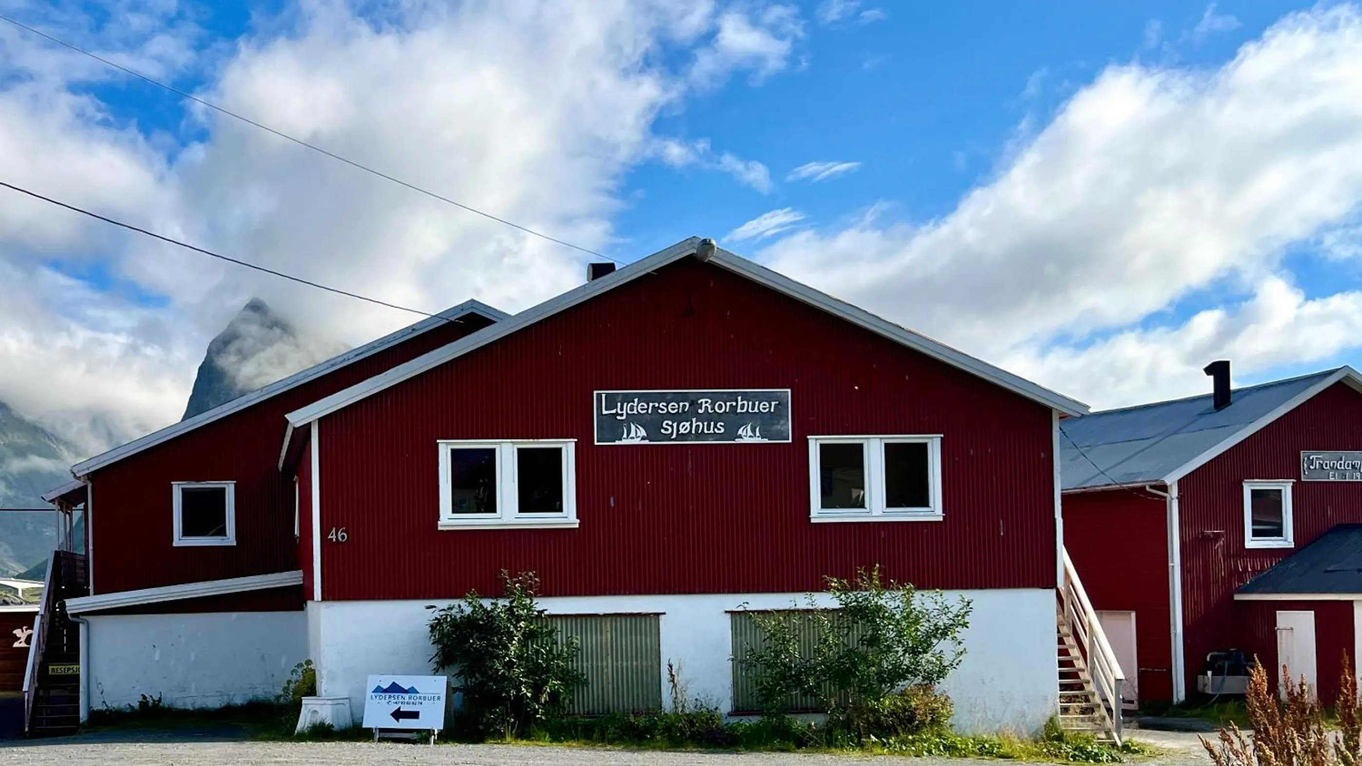 Property building in Lydersen Rorbuer Budget Hostel & Private Apartments