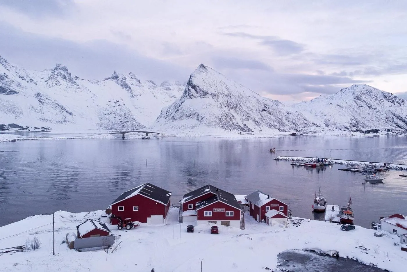 Property building in Lydersen Rorbuer Budget Hostel & Private Apartments