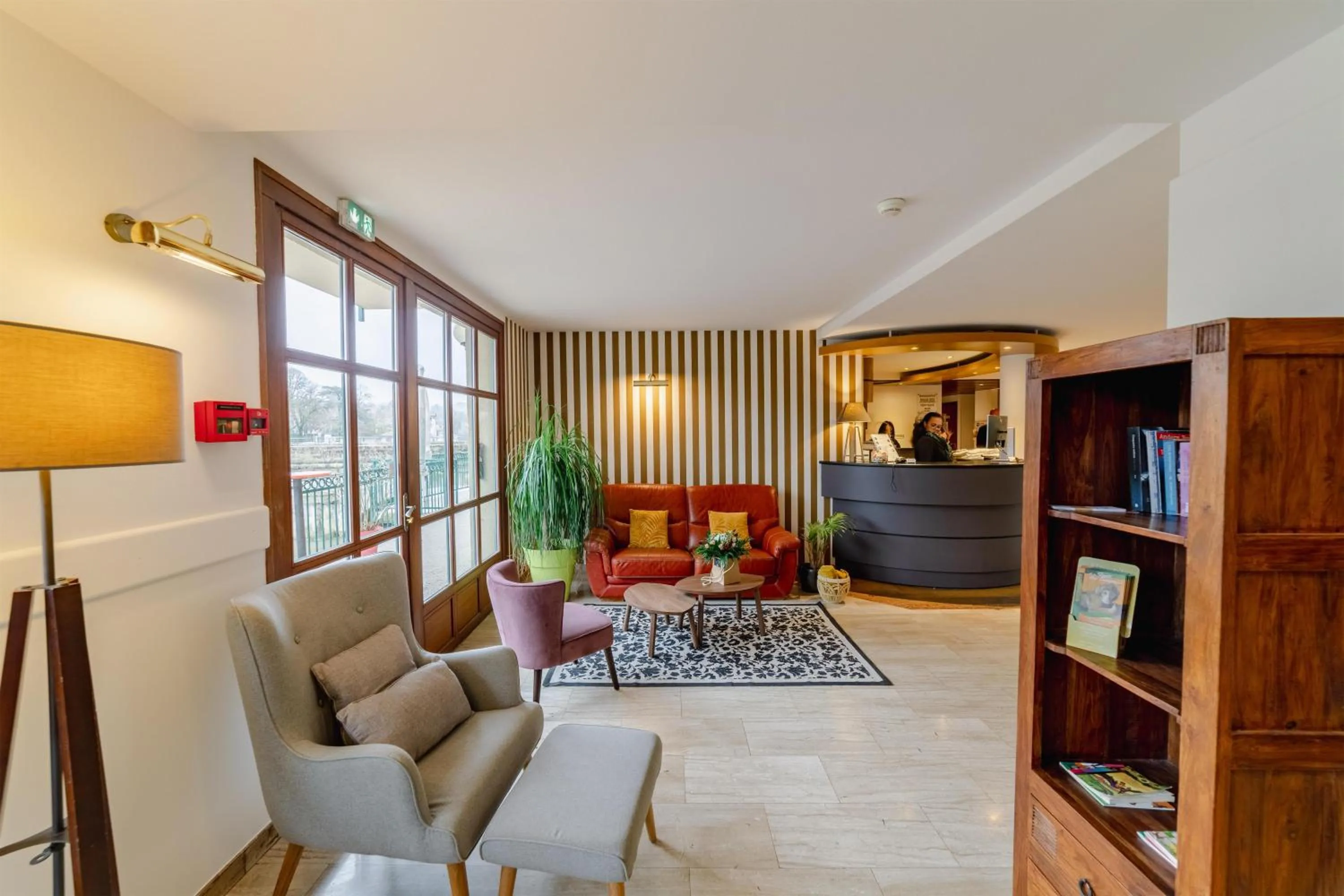 Lobby or reception in Best Western Le Pont d'Or