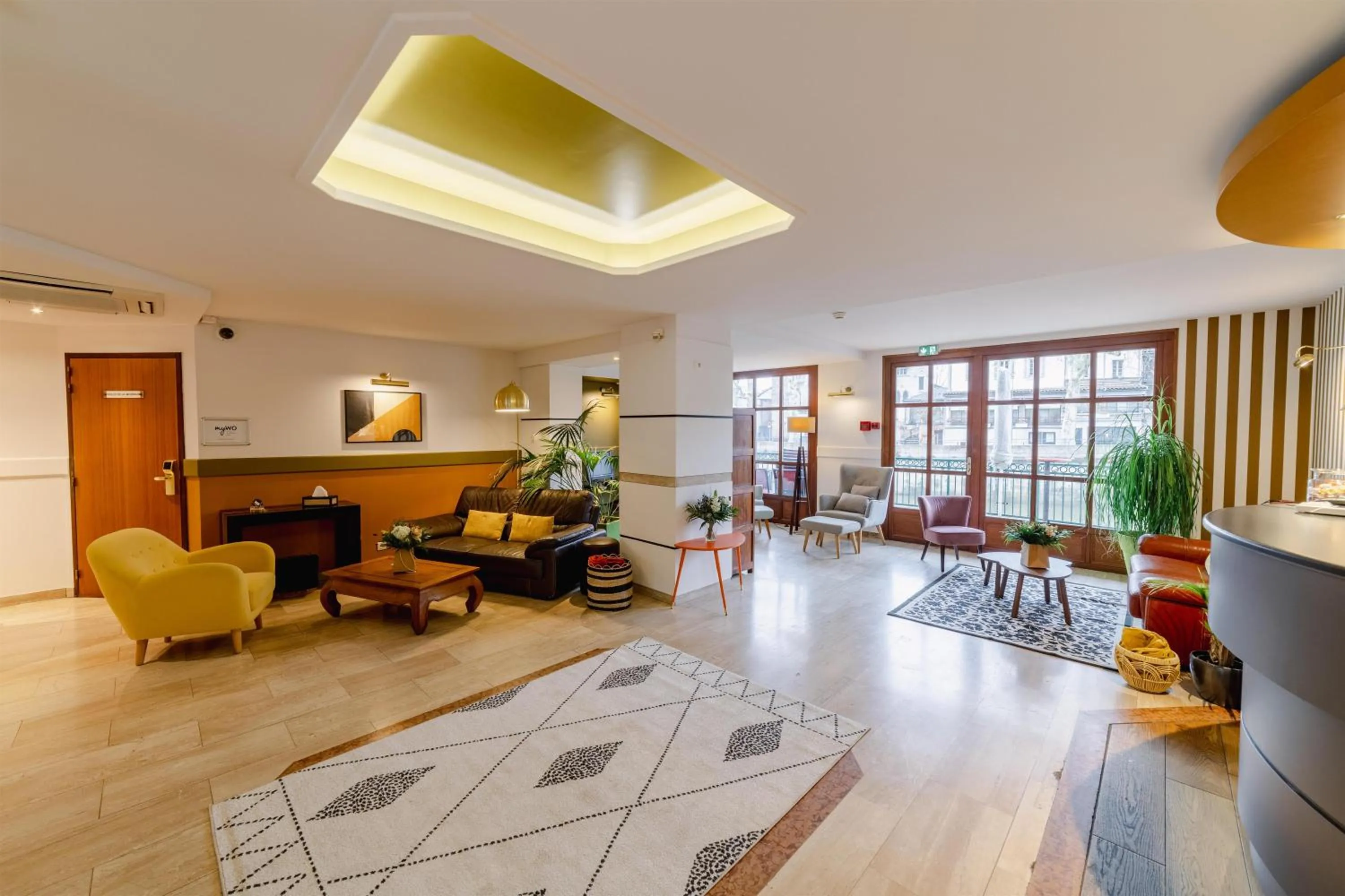 Lobby or reception in Best Western Le Pont d'Or