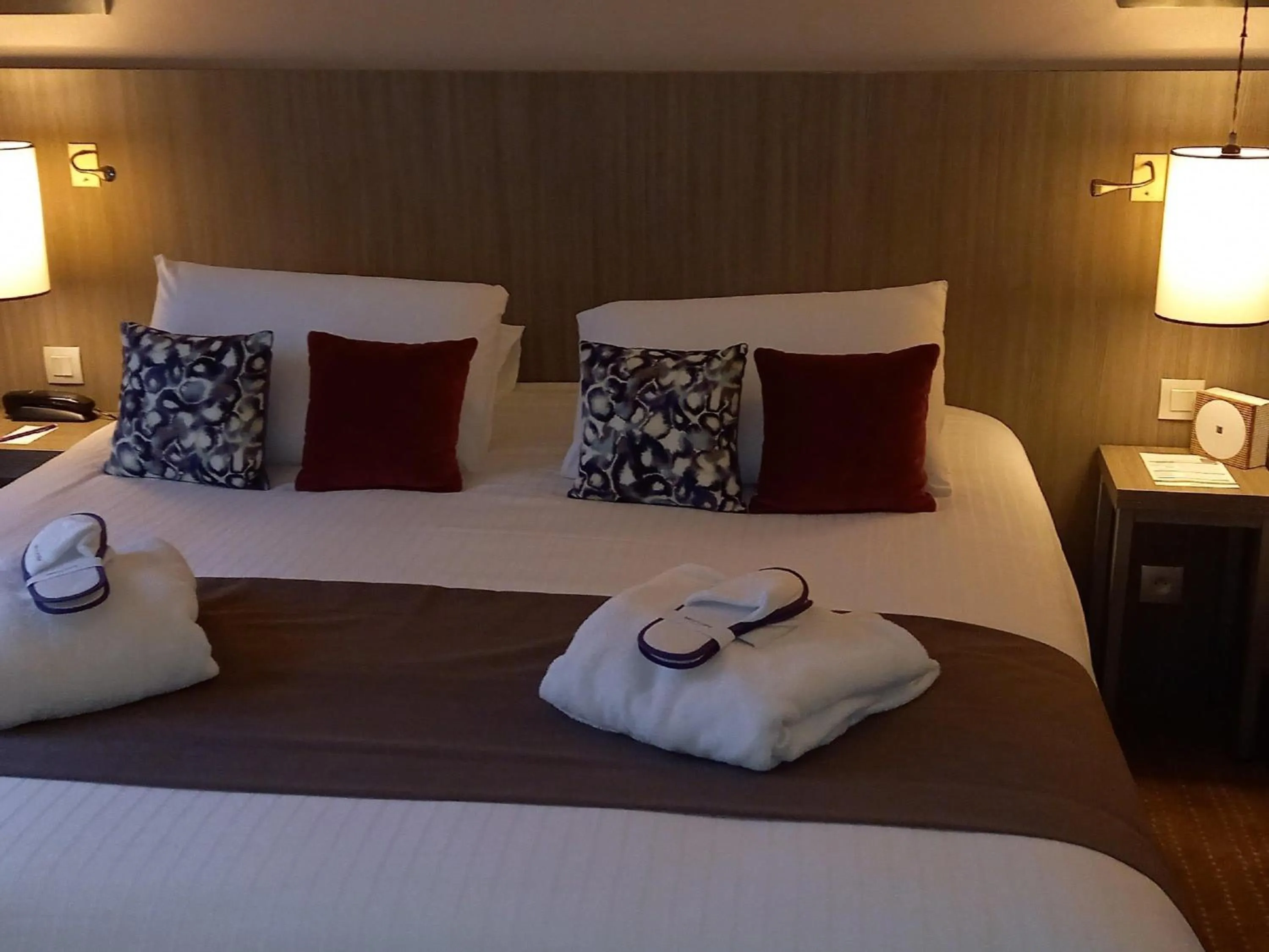 Bedroom, Bed in Mercure Dinan Port Le Jerzual