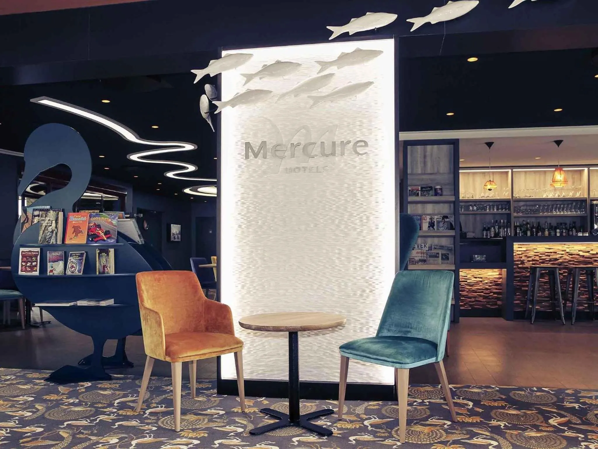 Lounge or bar in Mercure Dinan Port Le Jerzual