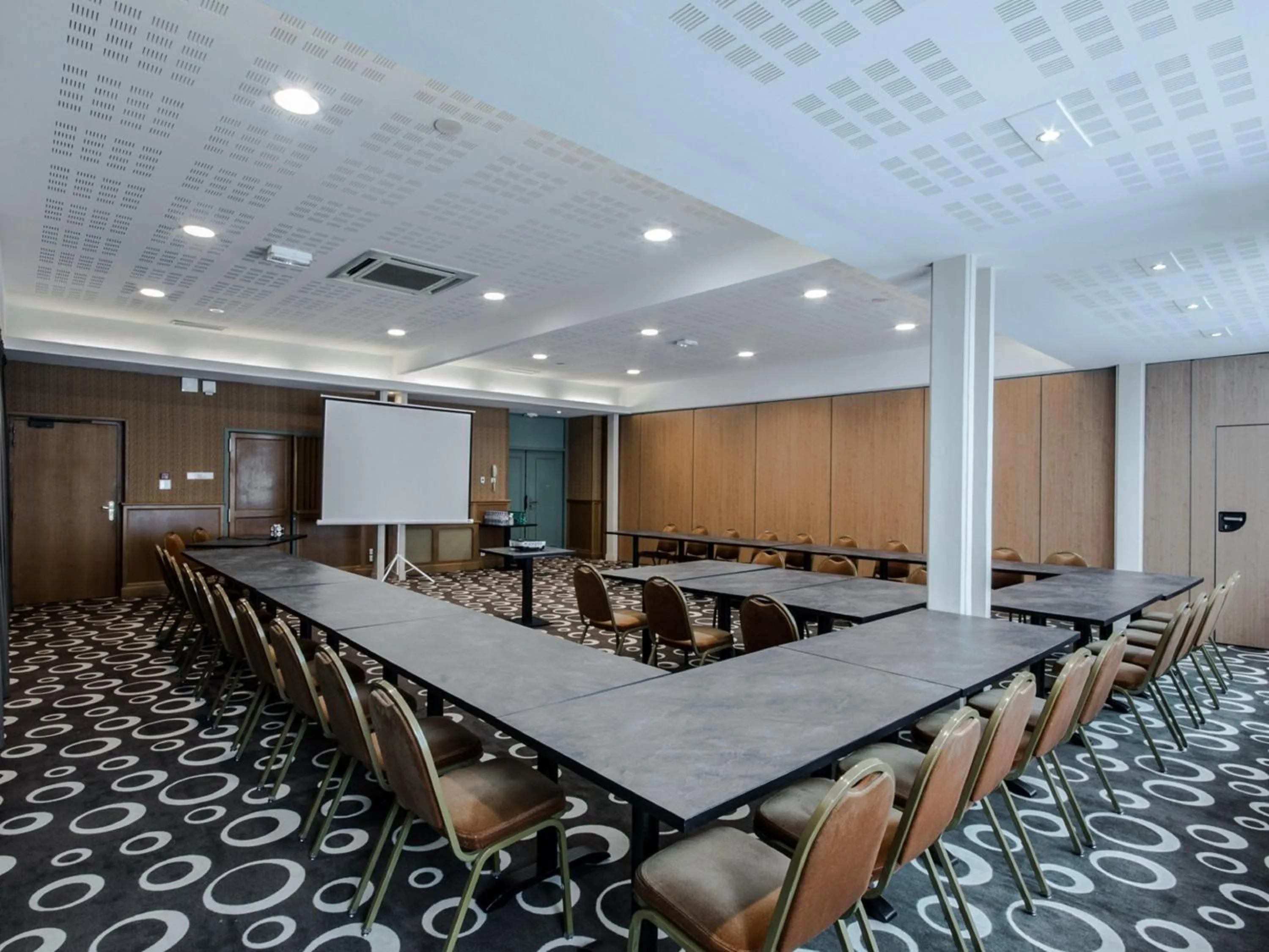 Meeting/conference room in Mercure Dinan Port Le Jerzual
