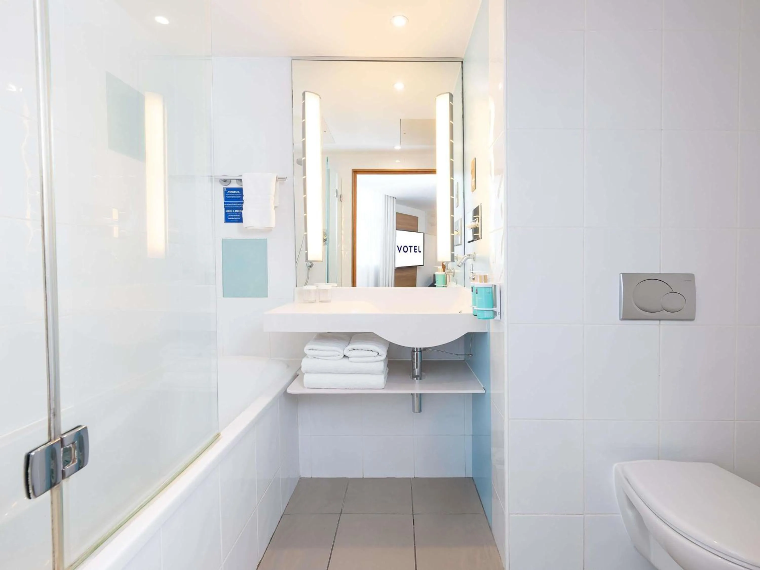 Bedroom in Novotel Cardiff Centre