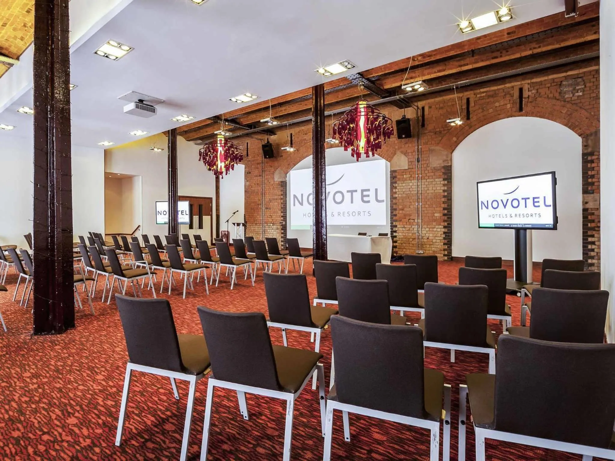 Meeting/conference room in Novotel Cardiff Centre