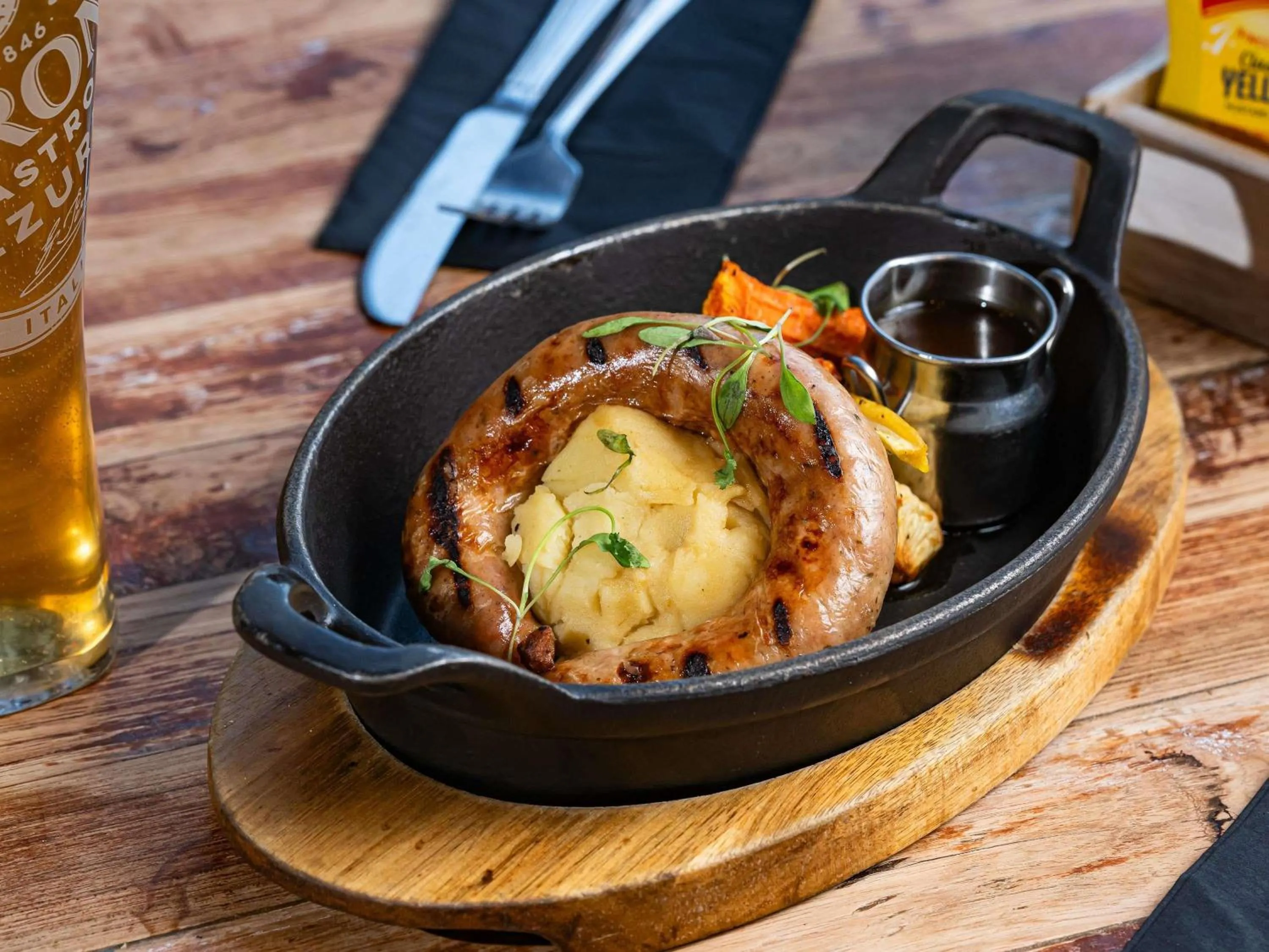 Restaurant/places to eat in Novotel Cardiff Centre