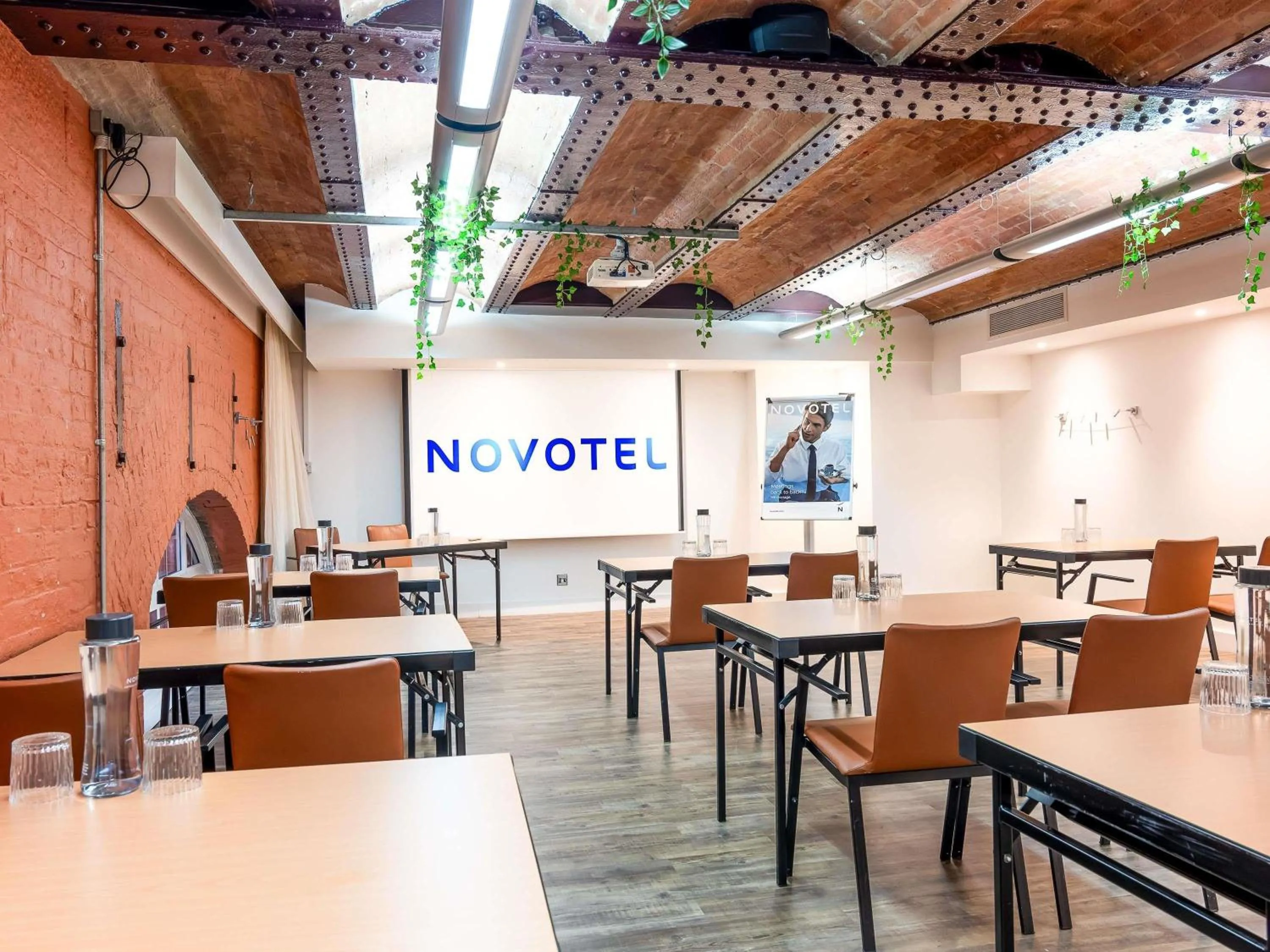 Meeting/conference room in Novotel Cardiff Centre