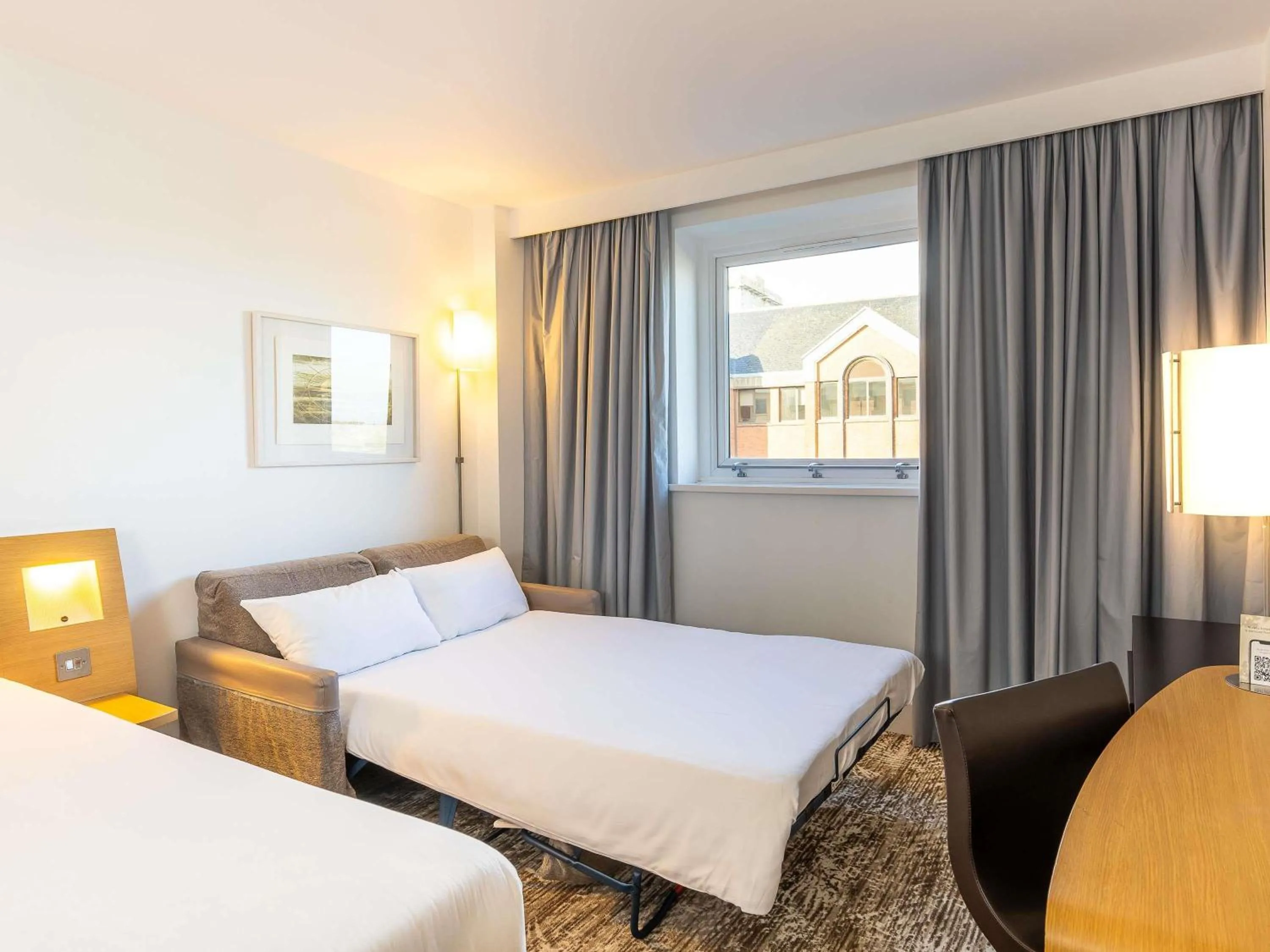 Bedroom, Bed in Novotel Cardiff Centre