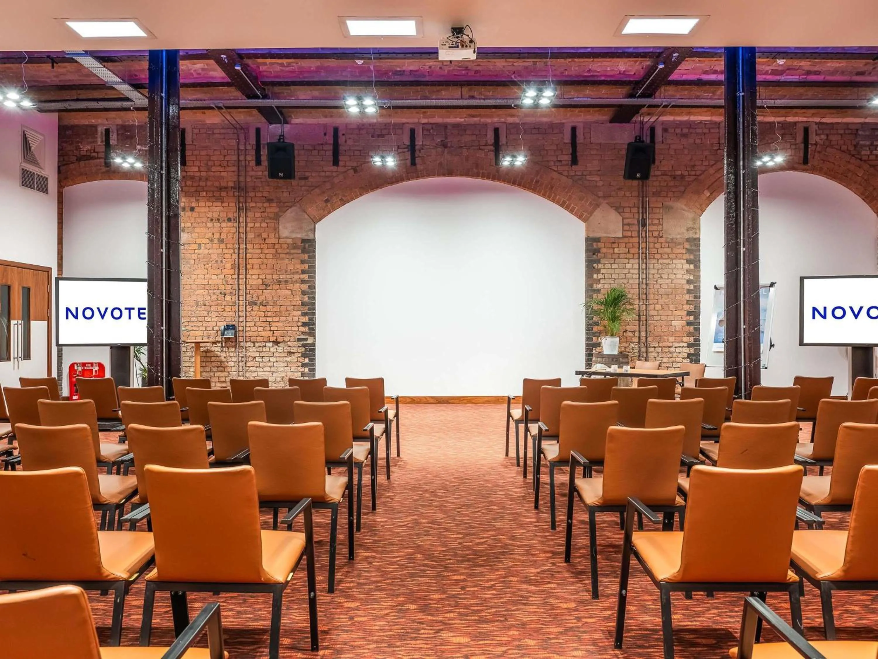 Meeting/conference room in Novotel Cardiff Centre
