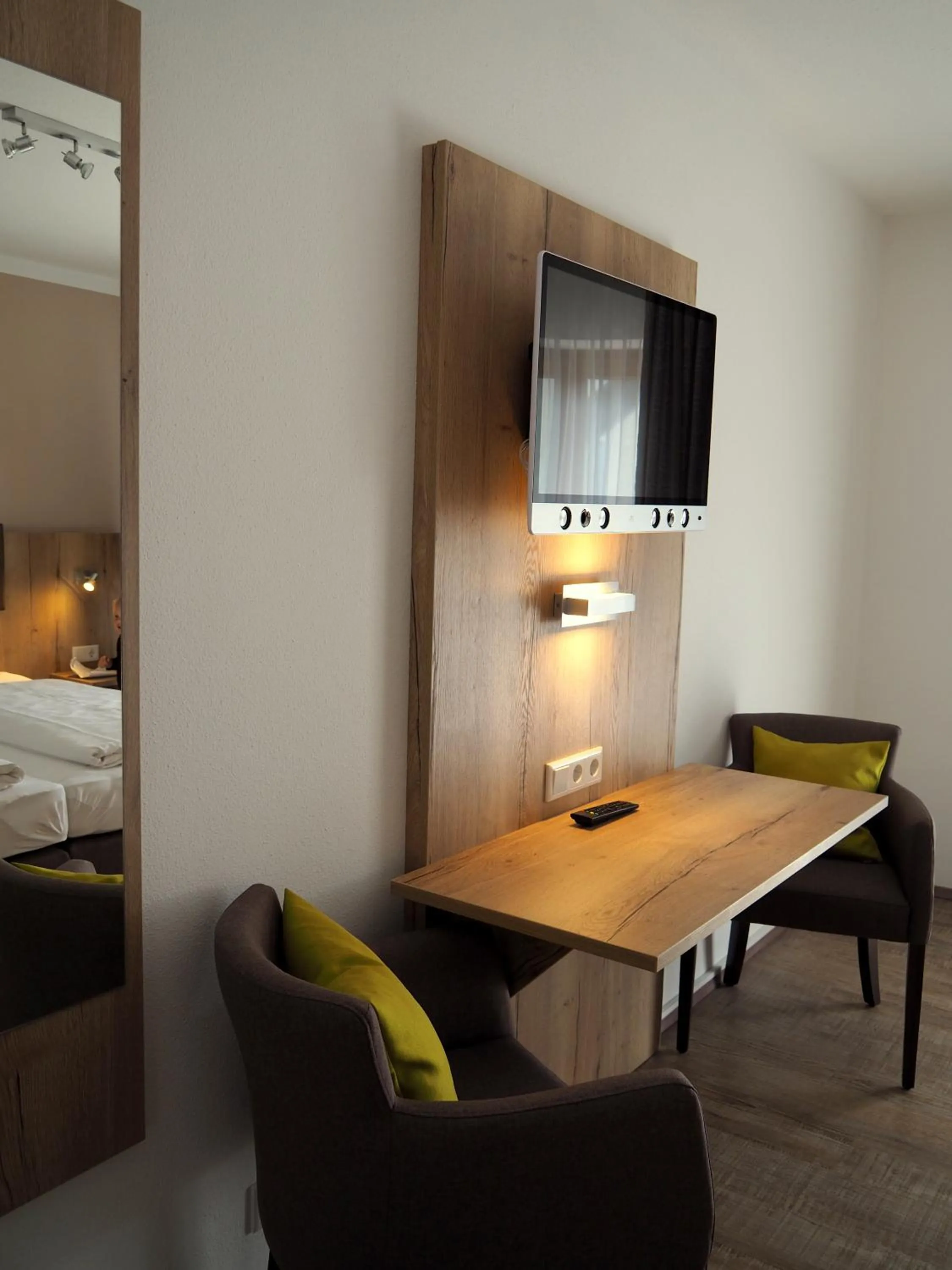 TV and multimedia, Bed in Gasthof Hotel Esterer