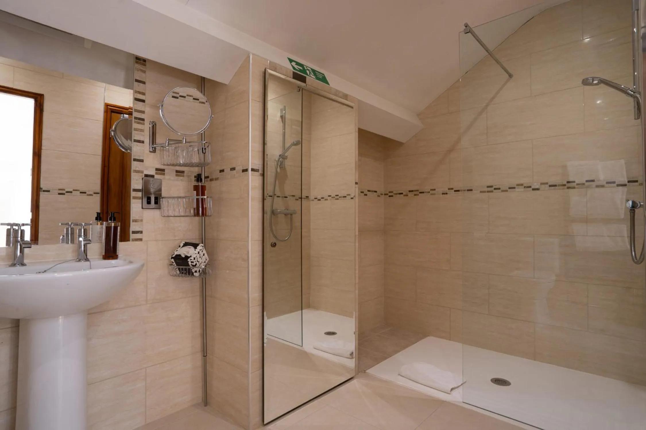 Shower in Rendezvous At Skipton