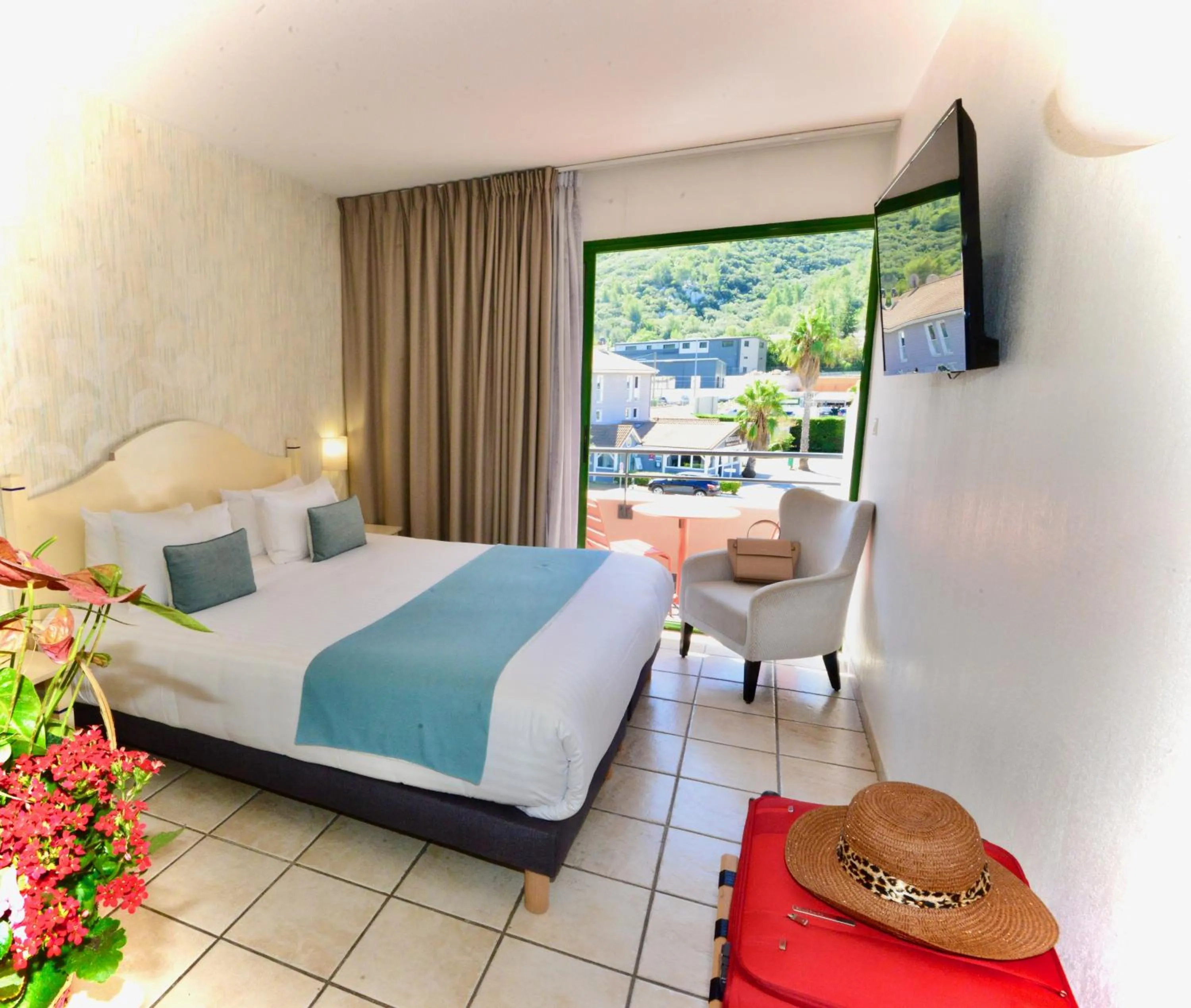 Bedroom, Bed in Best Western Gemenos Villa Florette