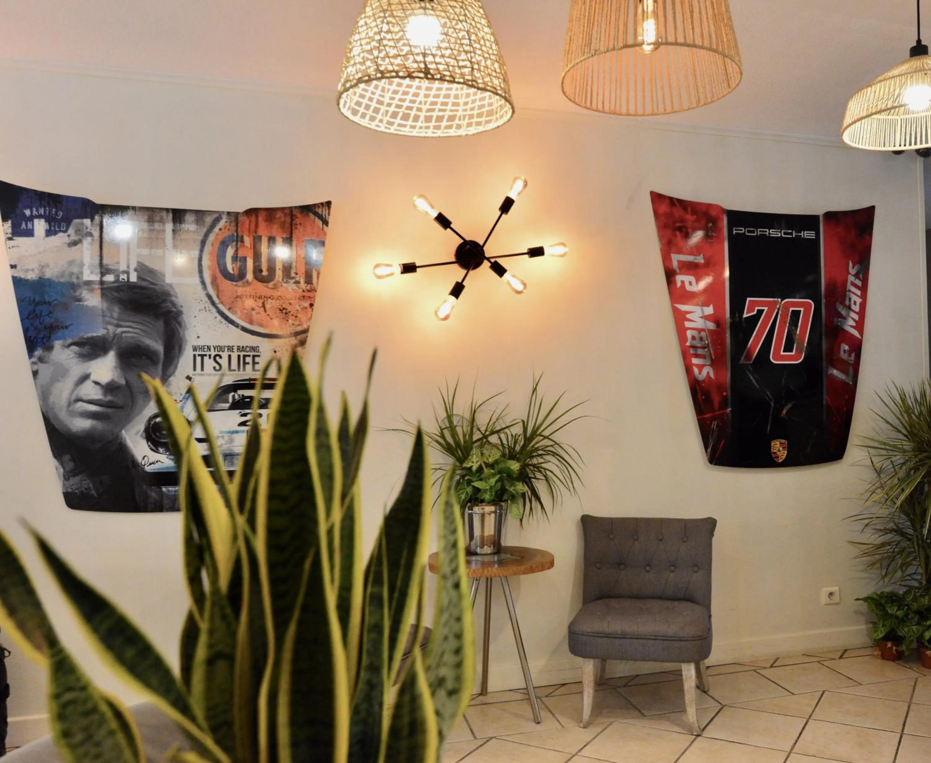 Lobby or reception in Best Western Gemenos Villa Florette