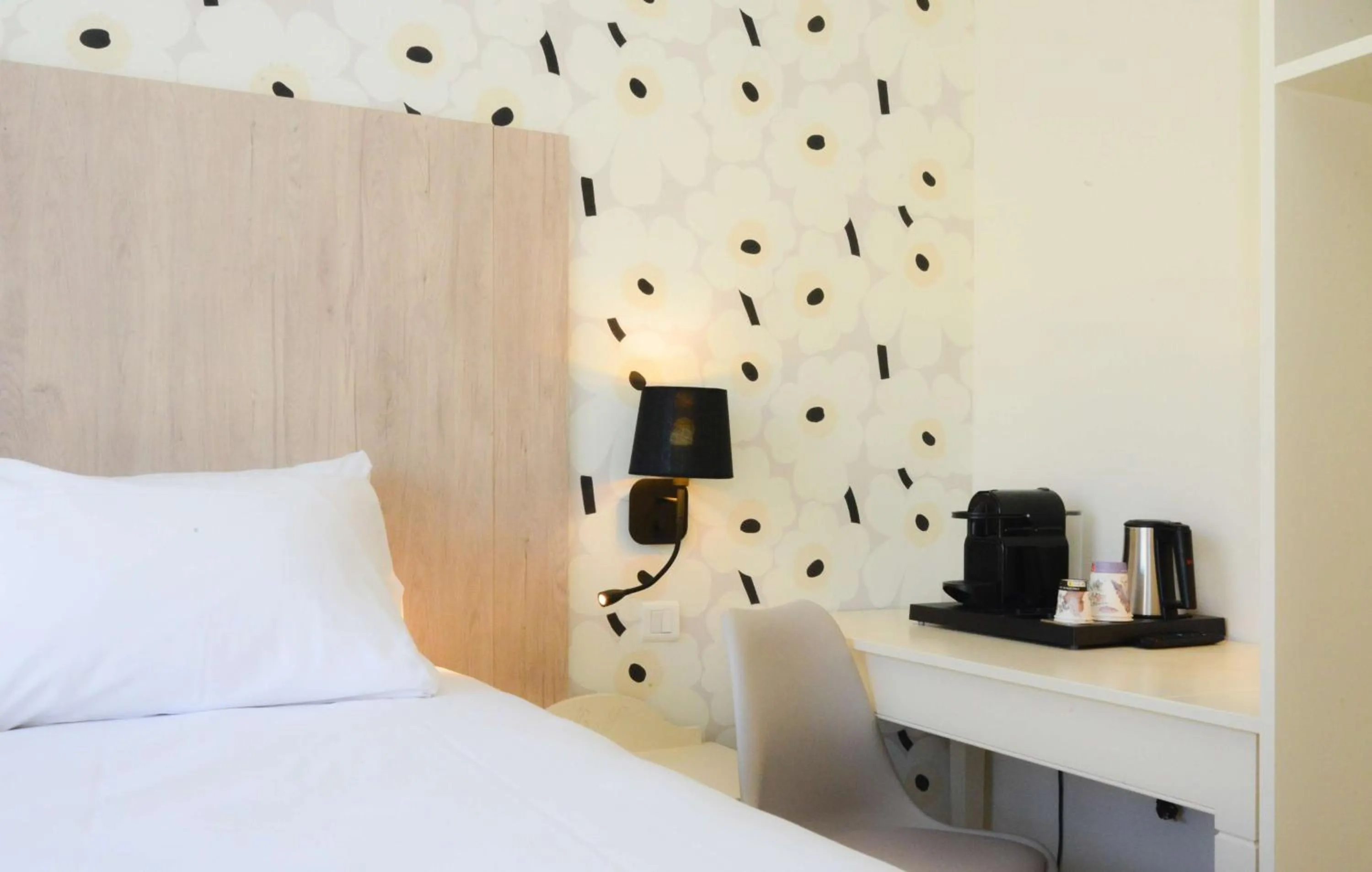 Bedroom, Bed in Best Western Gemenos Villa Florette