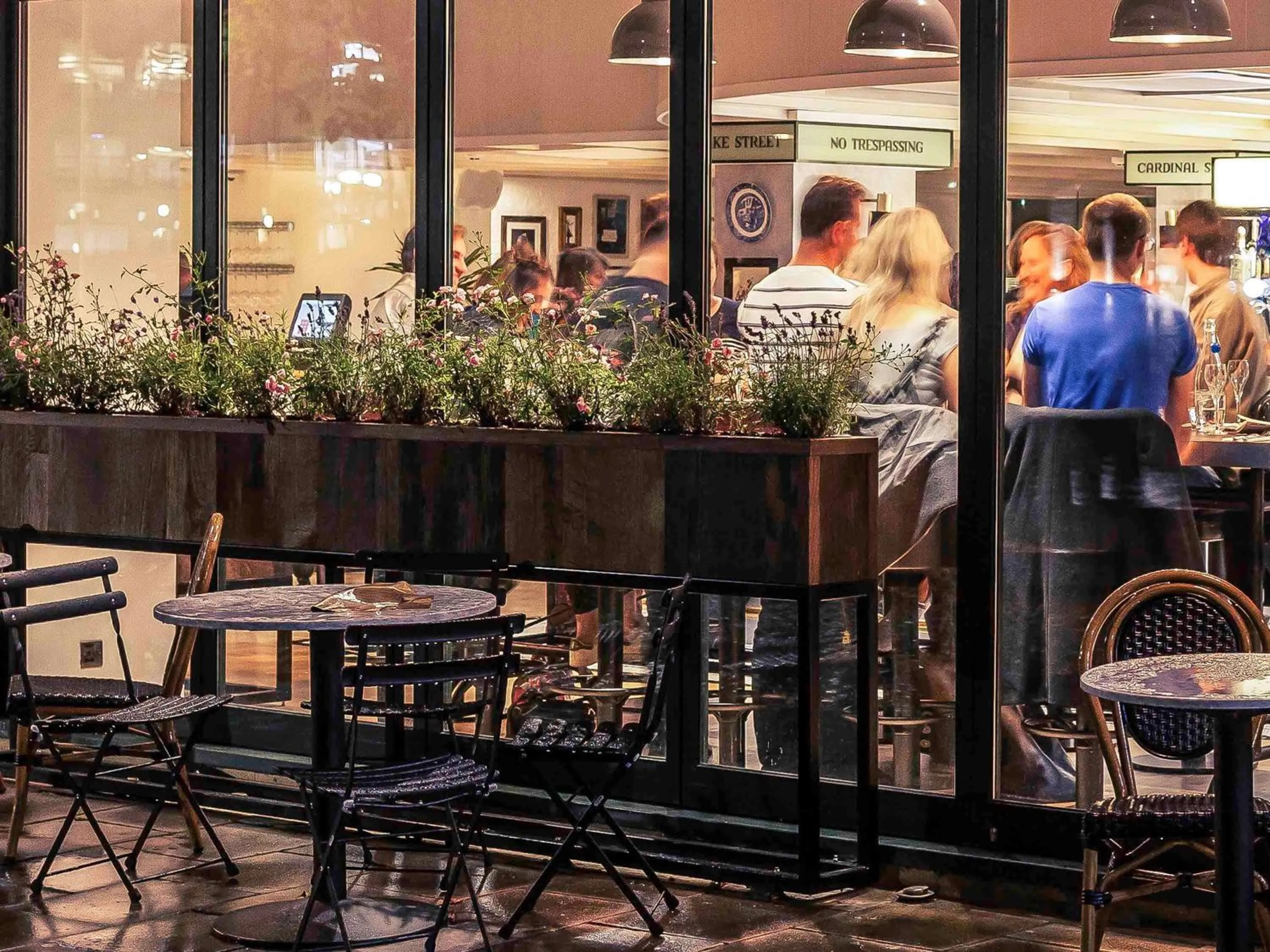 Property building, Restaurant/Places to Eat in Mercure Brigstow Bristol