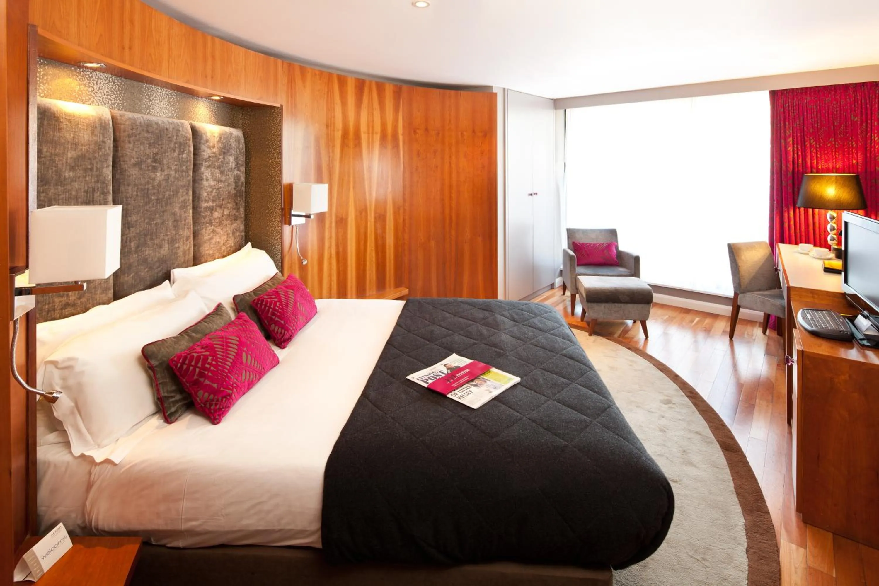 Bed in Mercure Brigstow Bristol