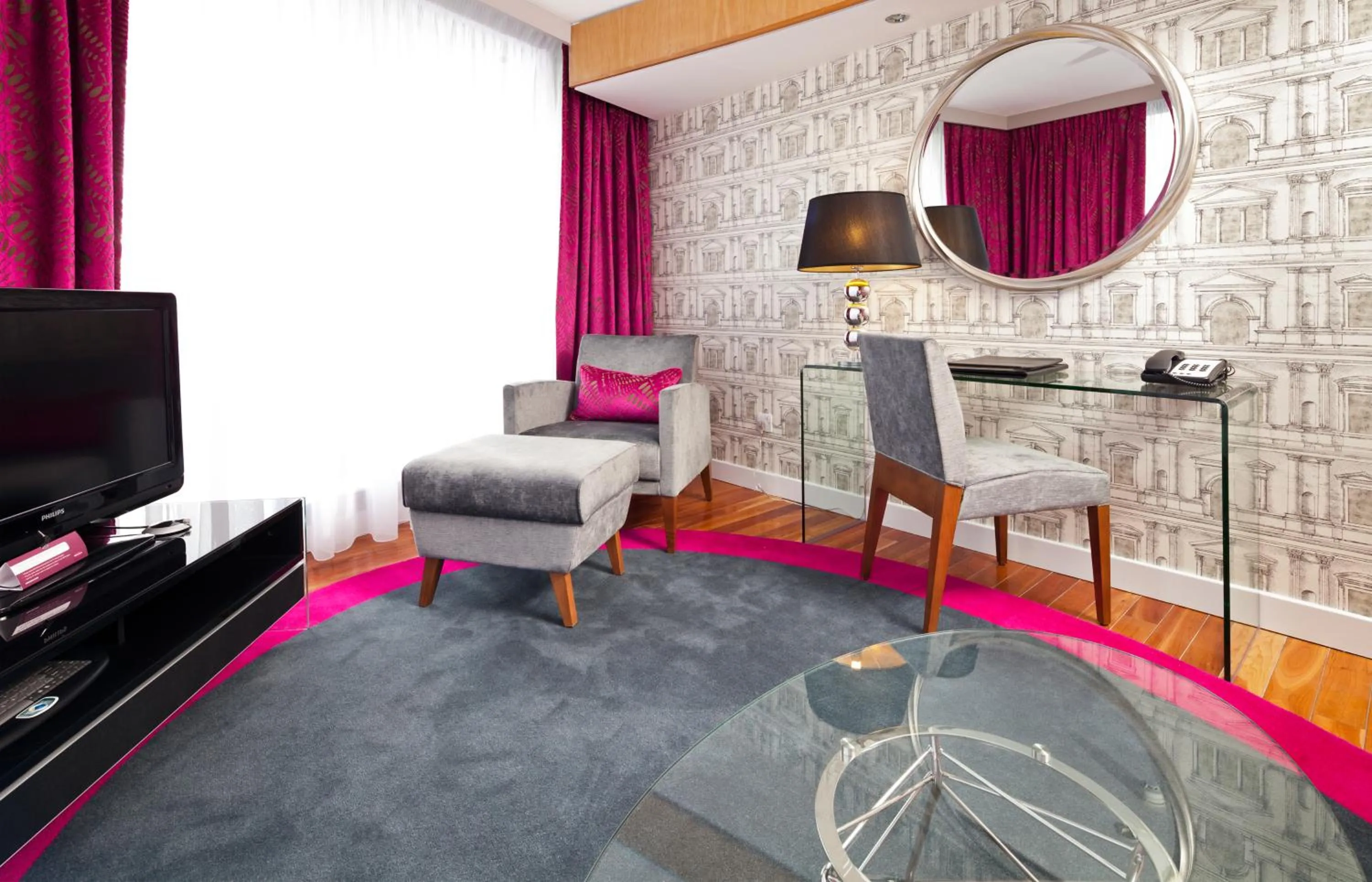 TV and multimedia, TV/Entertainment Center in Mercure Brigstow Bristol