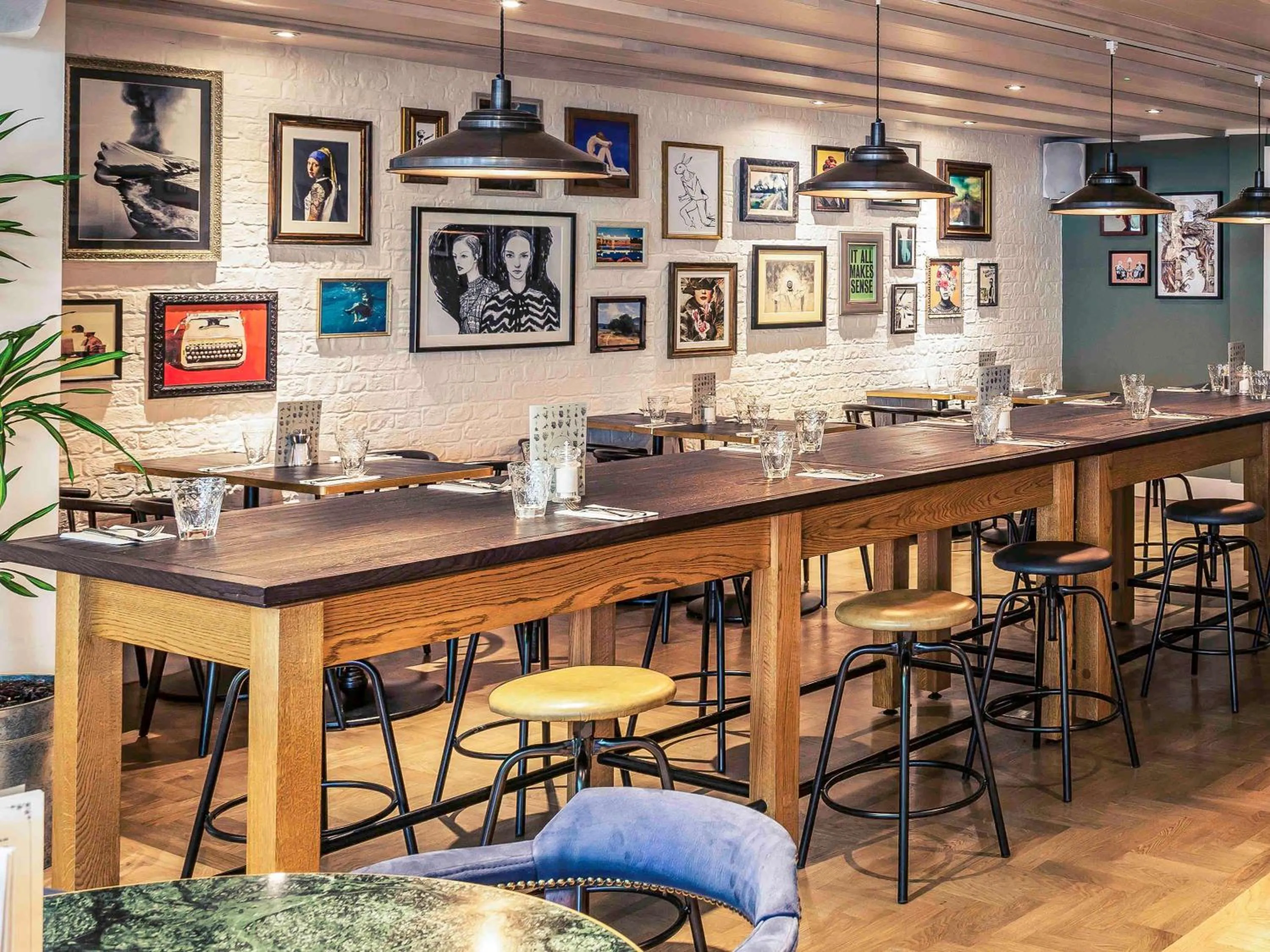 On site, Restaurant/Places to Eat in Mercure Brigstow Bristol