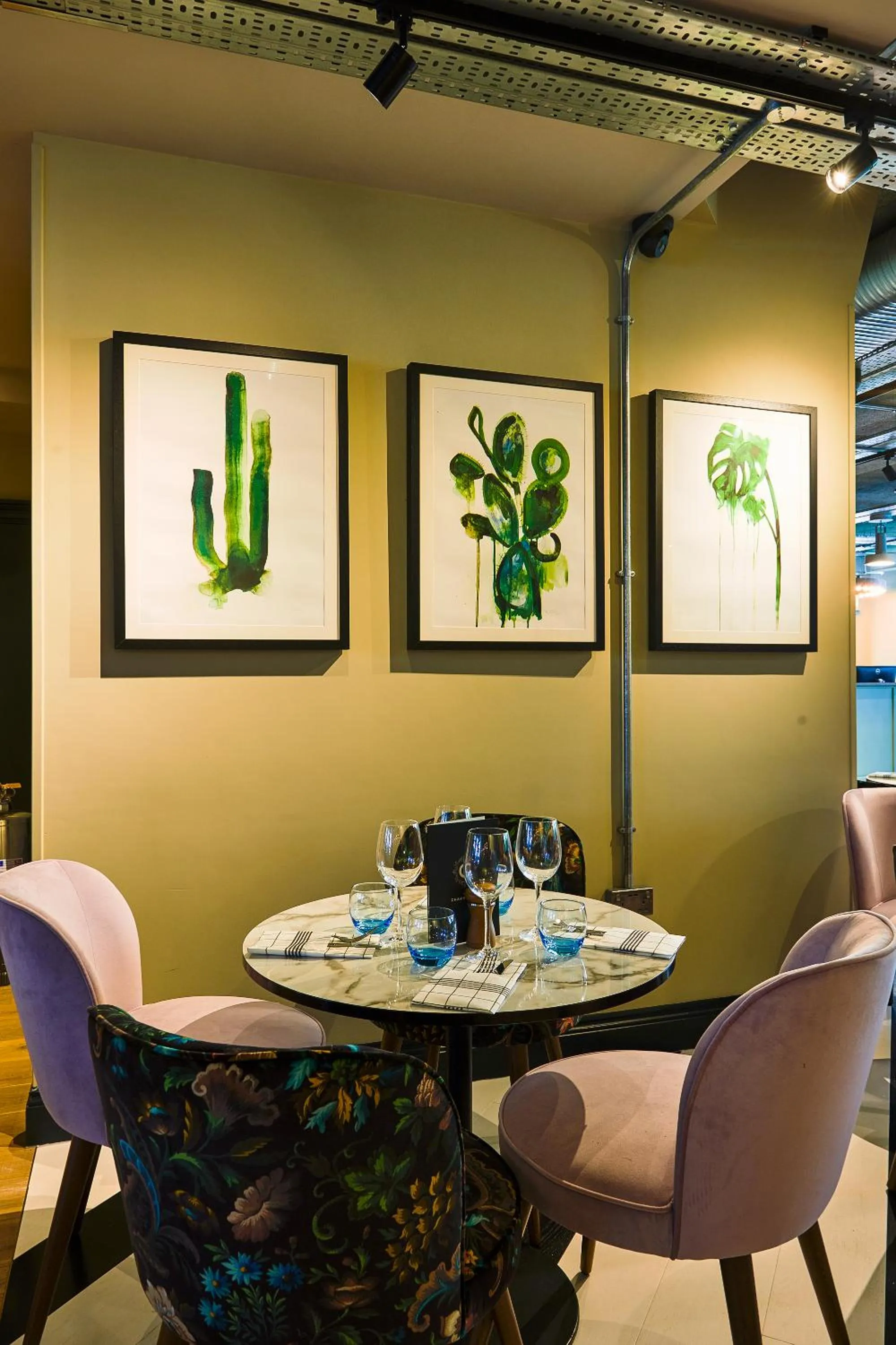 Restaurant/places to eat in The Chamberlain