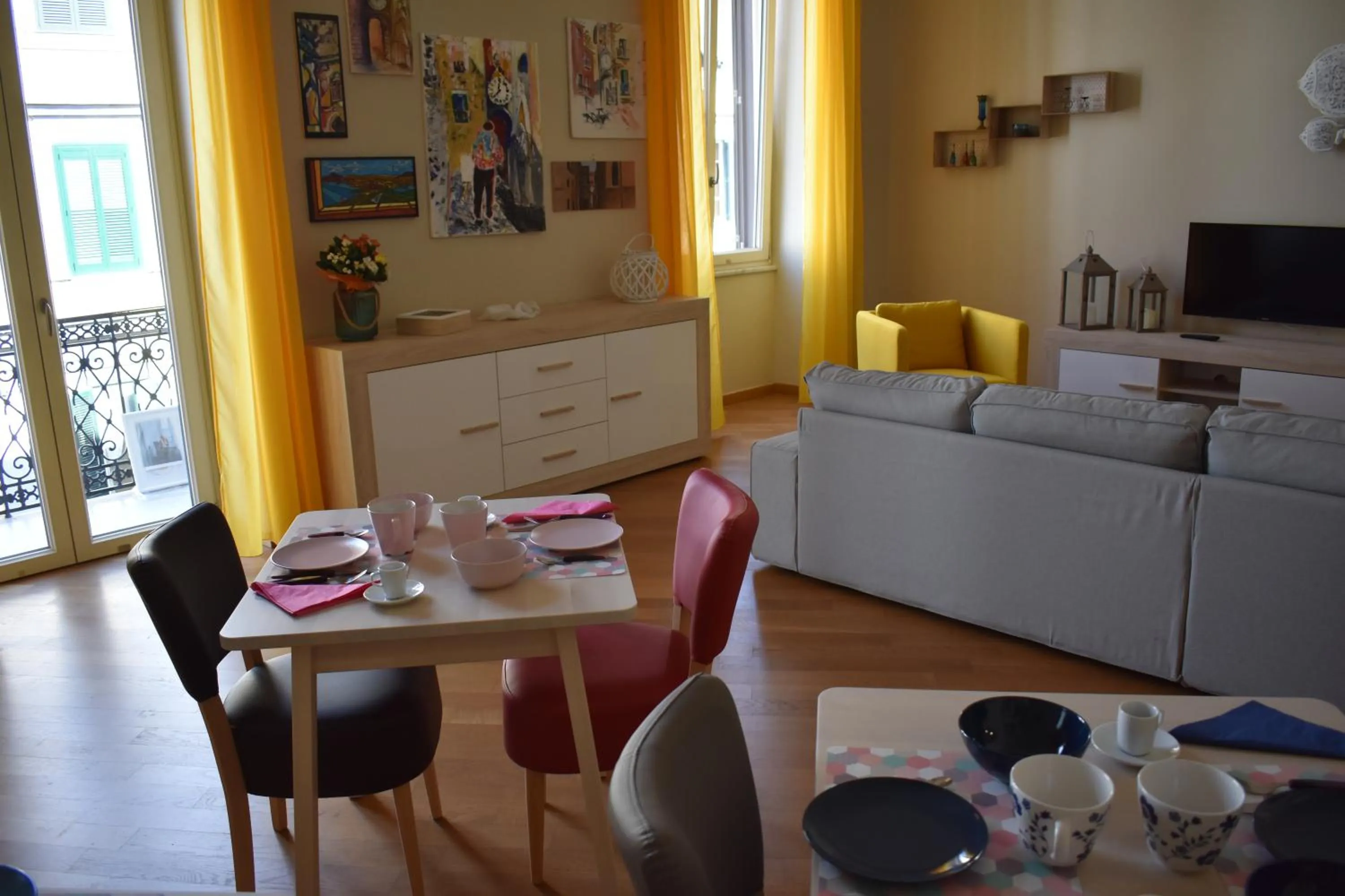 Communal lounge/ TV room in I Vicerè B&B Deluxe